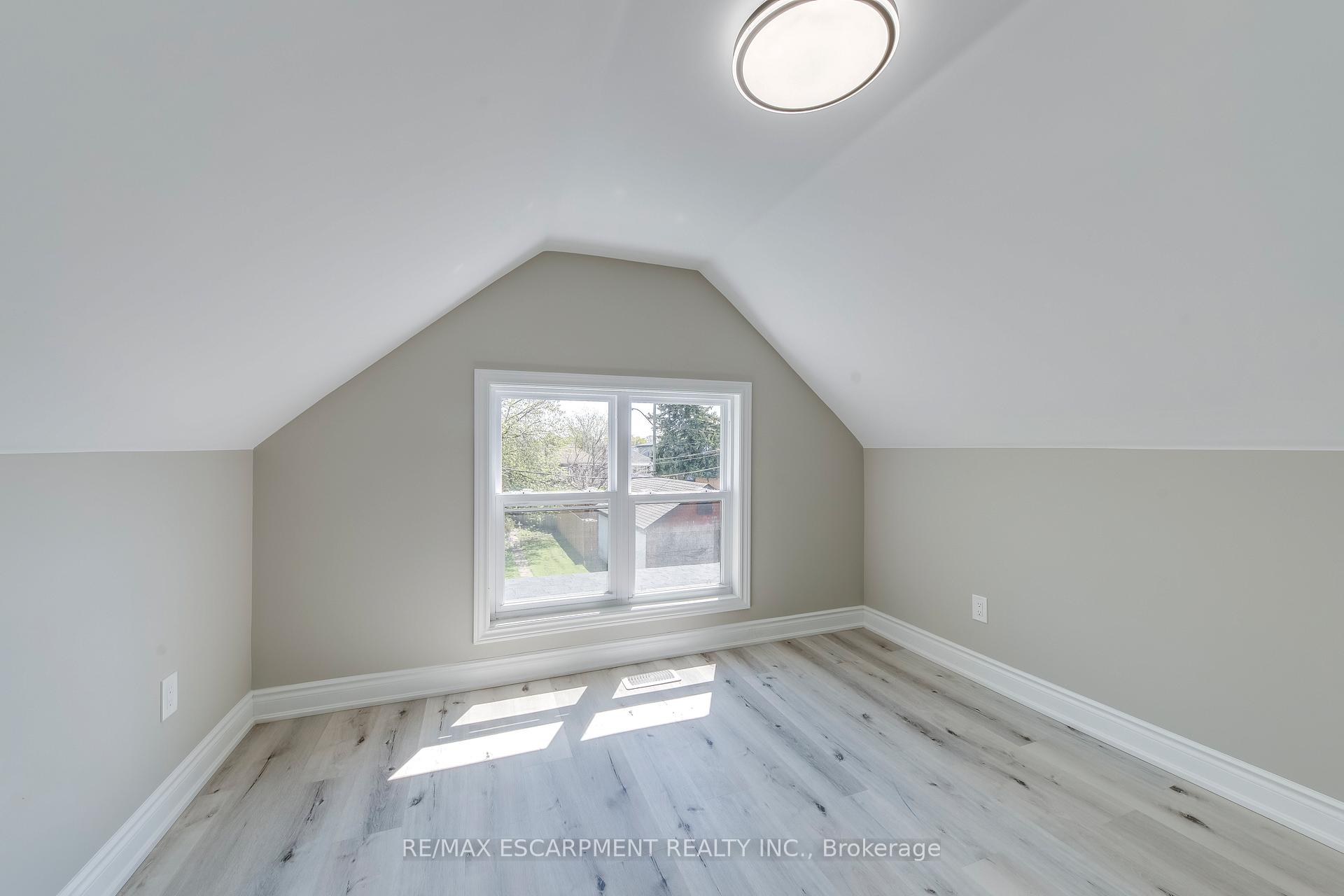 Photo 37 of 176 Garside Avenue N, Hamilton, Homeside — HOMEH