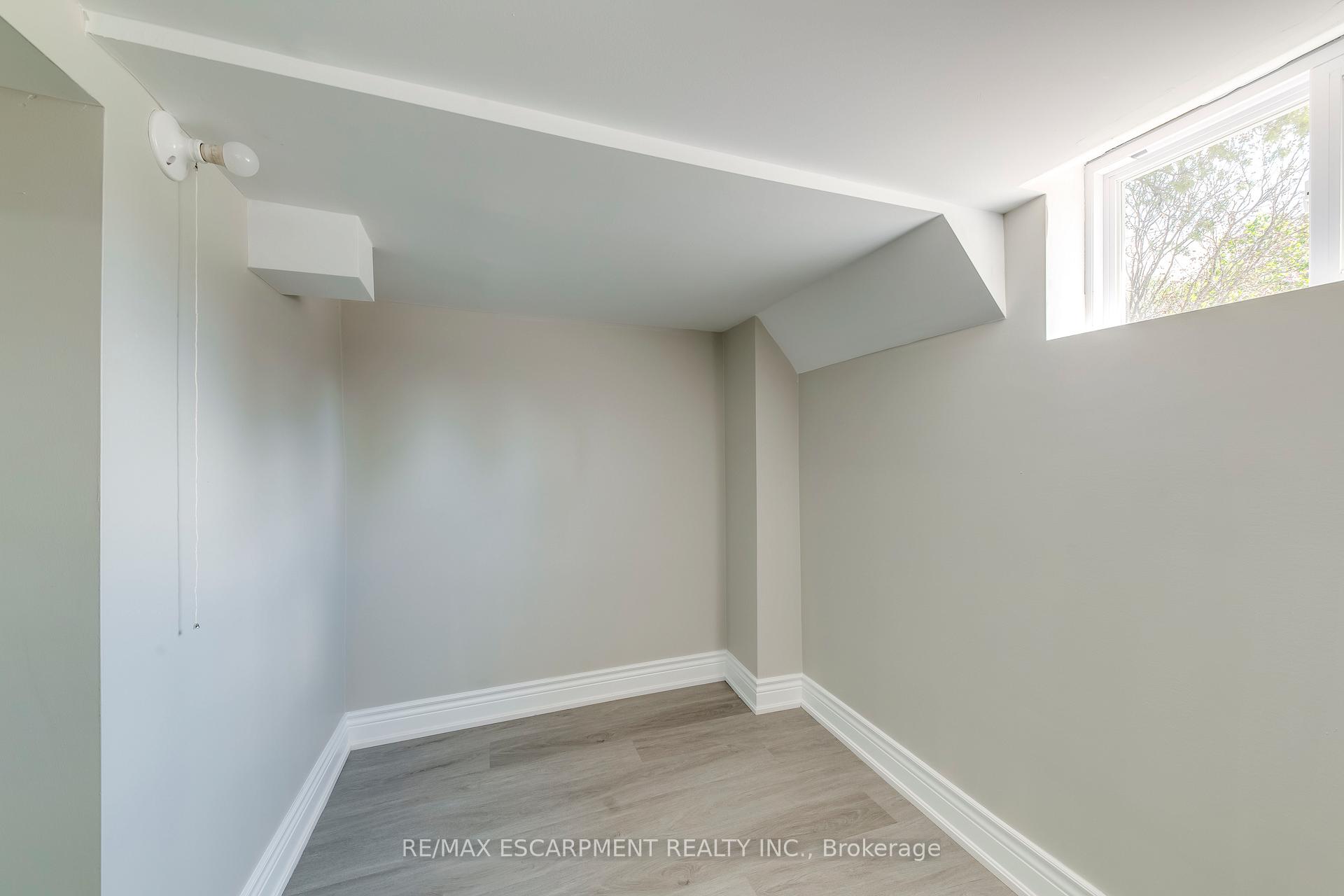 Photo 35 of 176 Garside Avenue N, Hamilton, Homeside — HOMEH