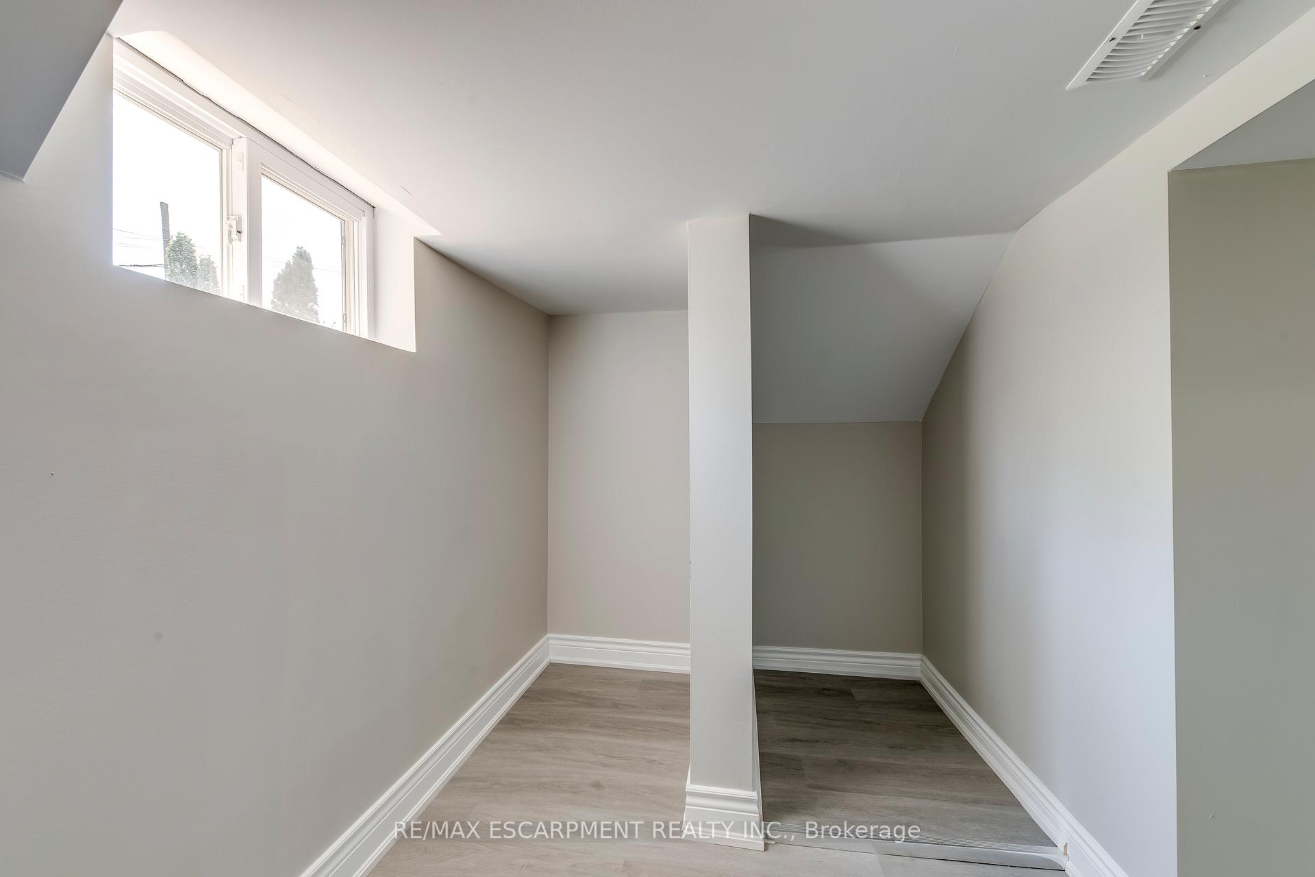 Photo 36 of 176 Garside Avenue N, Hamilton, Homeside — HOMEH