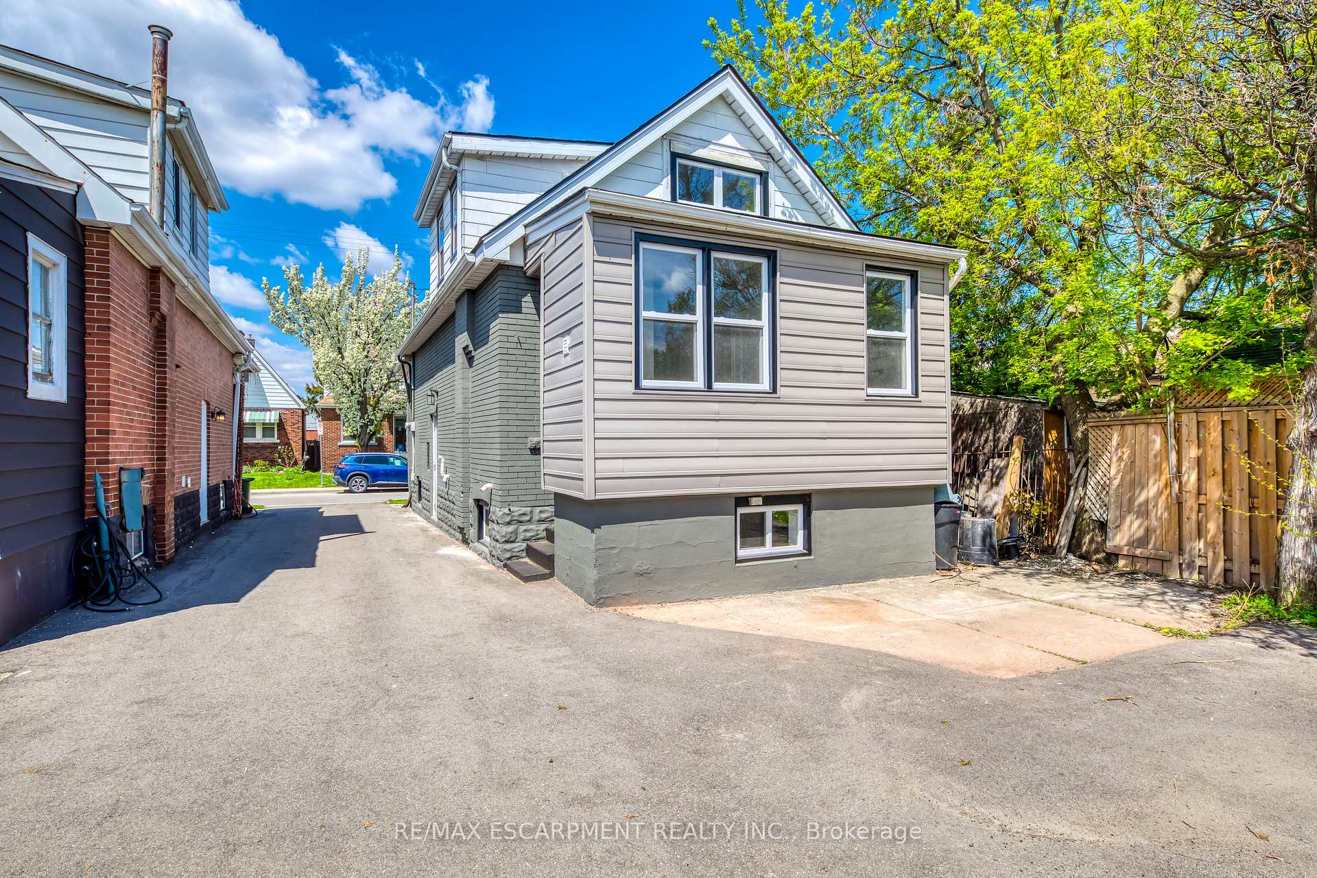 Photo 43 of 176 Garside Avenue N, Hamilton, Homeside — HOMEH