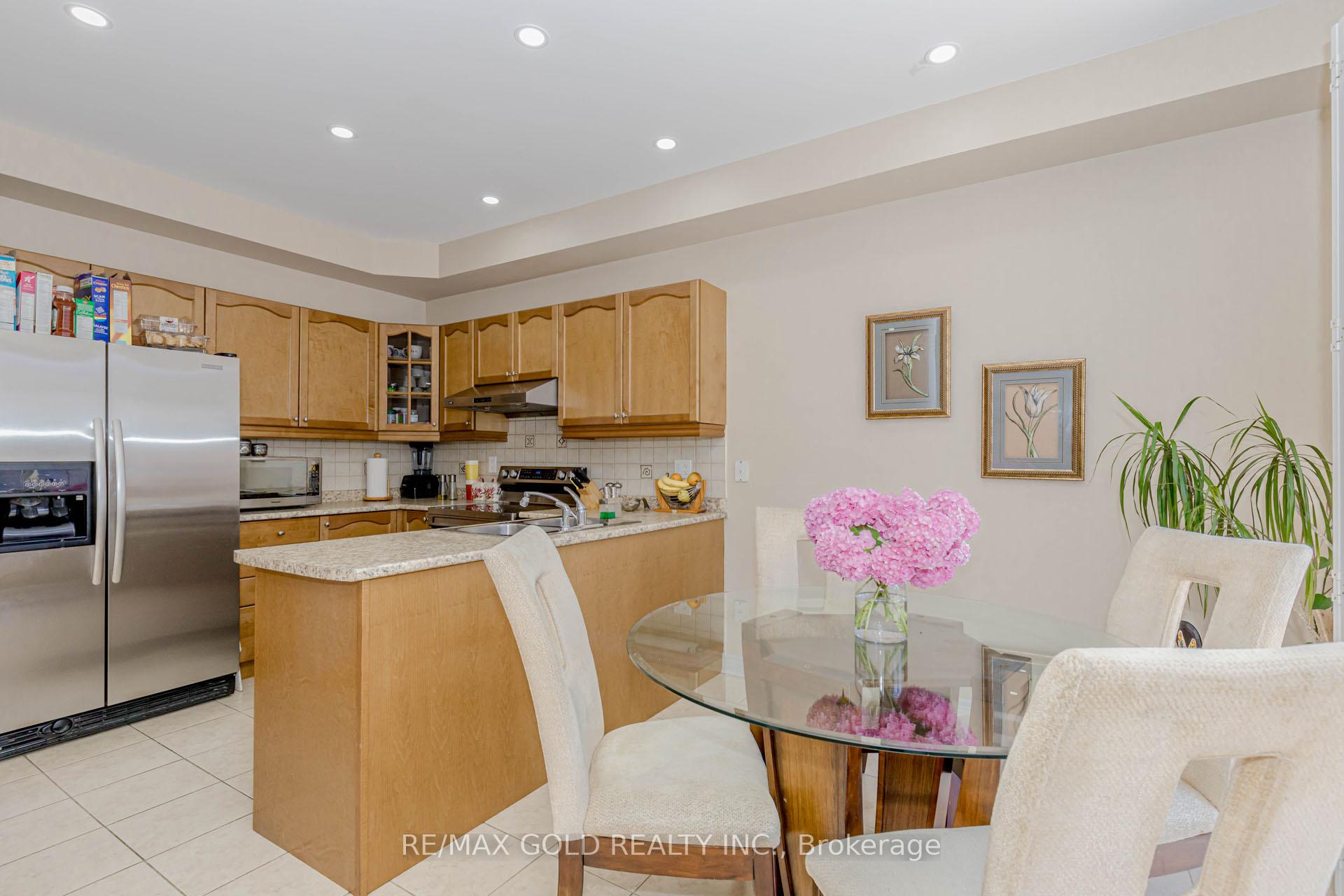 Photo 12 of 24 Frostbite Lane, Brampton, Sandringham-Wellington — HOMEH