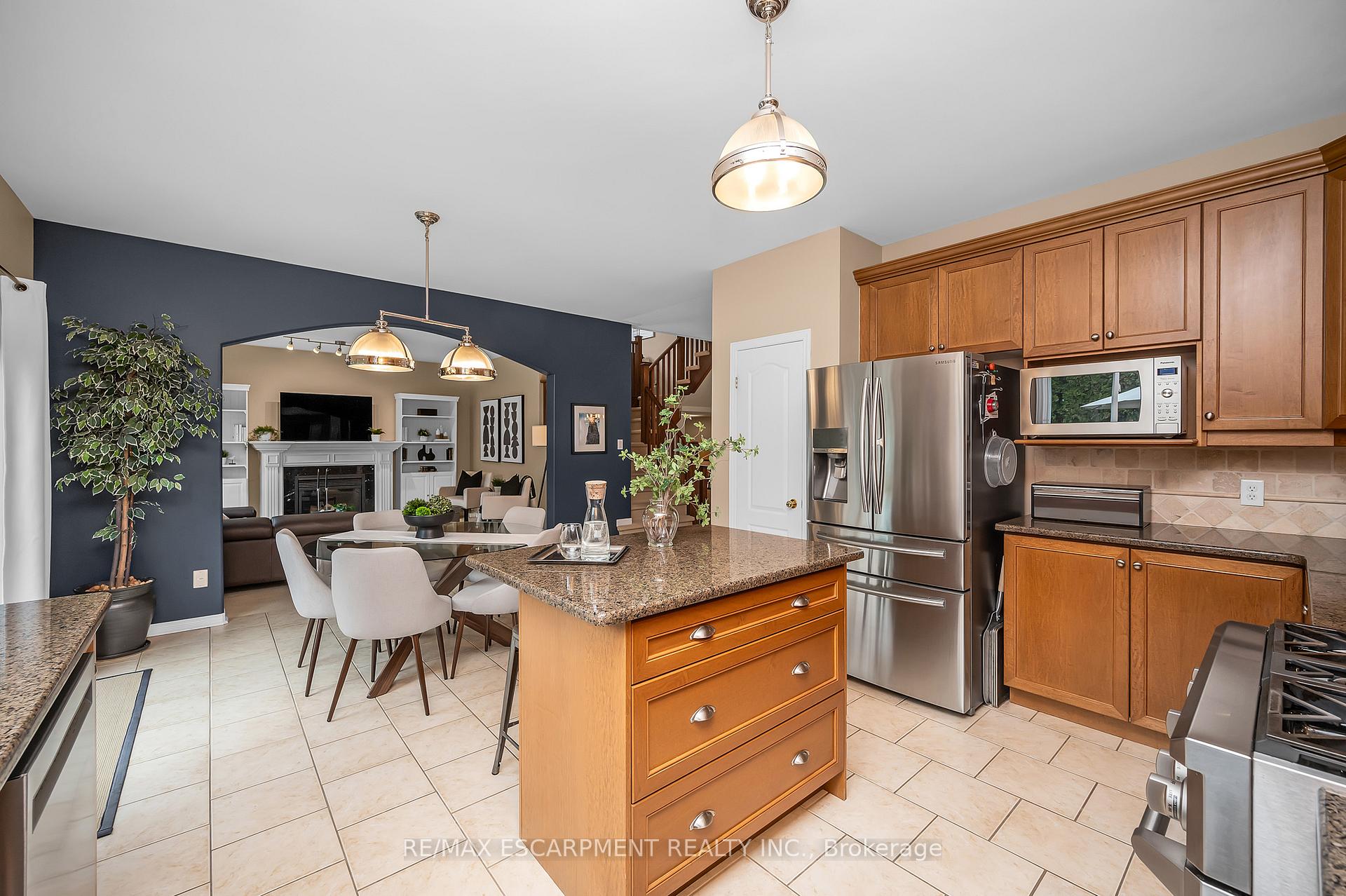 Photo 36 of 15 Buerkle Court, Kitchener — HOMEH