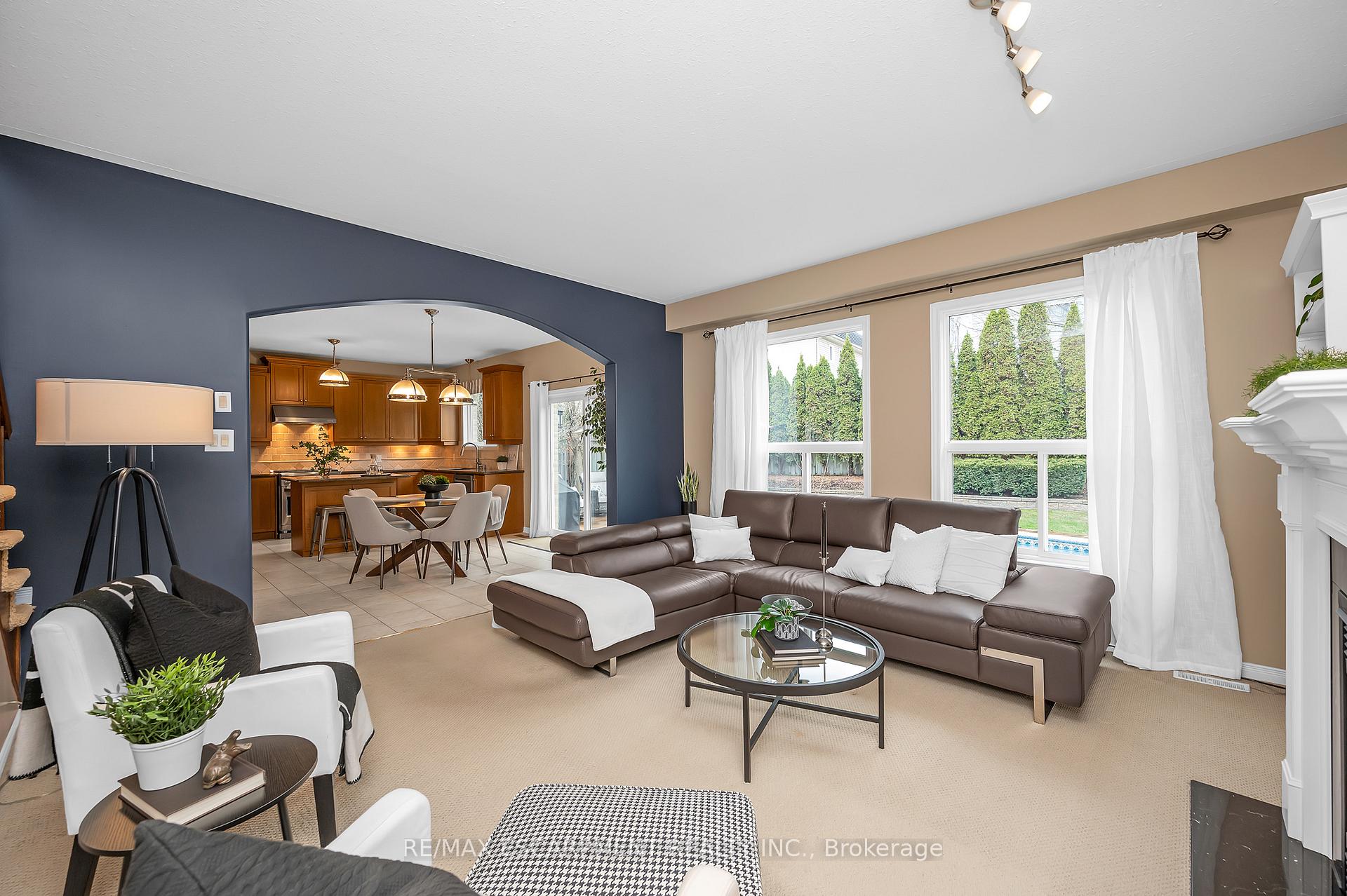 Photo 4 of 15 Buerkle Court, Kitchener — HOMEH