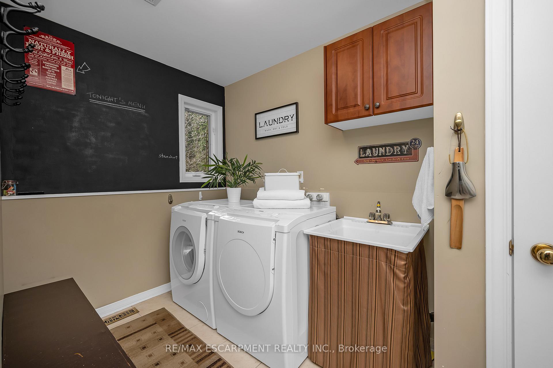 Photo 19 of 15 Buerkle Court, Kitchener — HOMEH