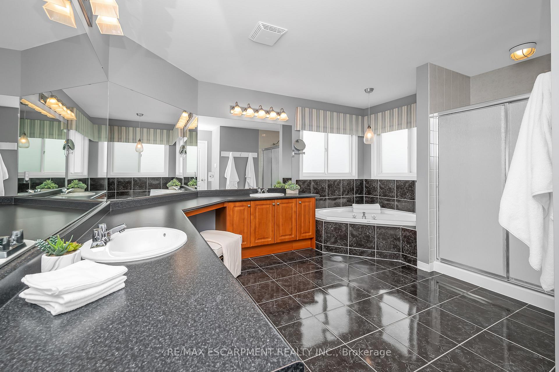 Photo 6 of 15 Buerkle Court, Kitchener — HOMEH