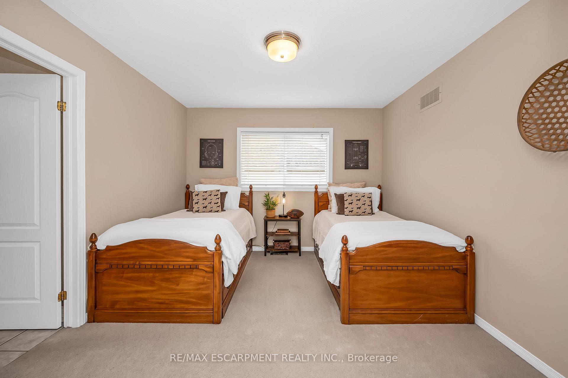 Photo 18 of 15 Buerkle Court, Kitchener — HOMEH