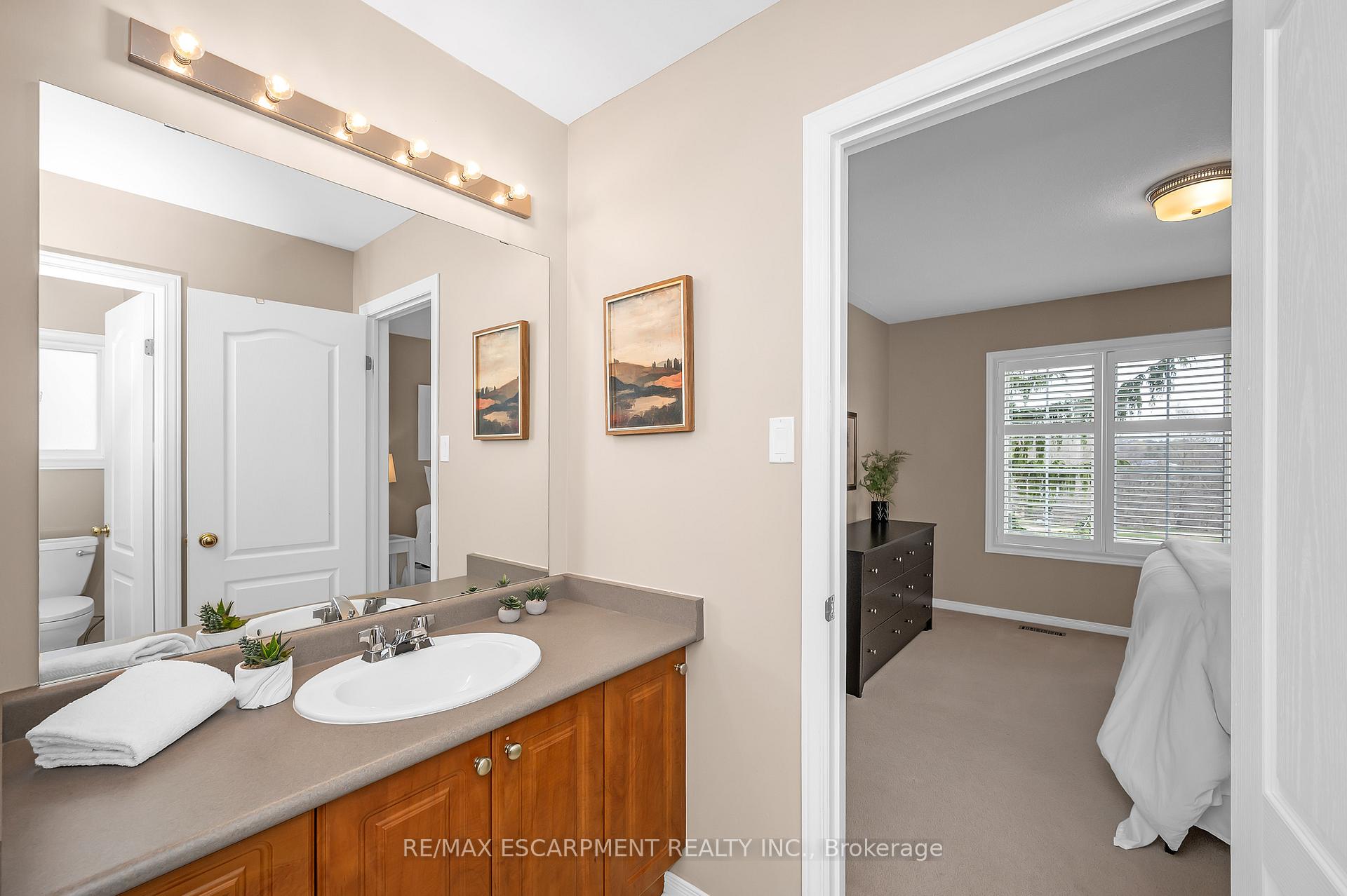 Photo 21 of 15 Buerkle Court, Kitchener — HOMEH