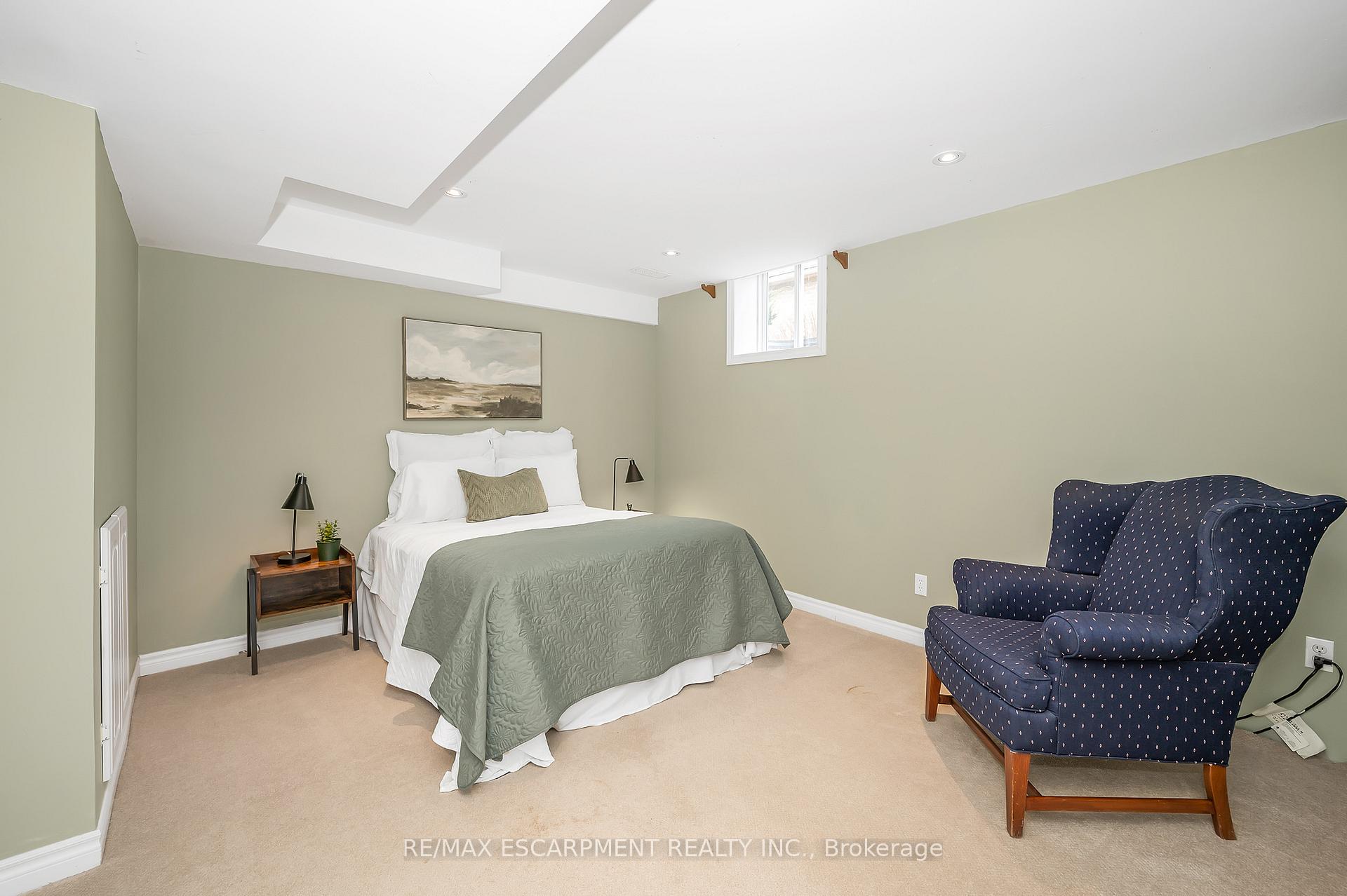 Photo 17 of 15 Buerkle Court, Kitchener — HOMEH