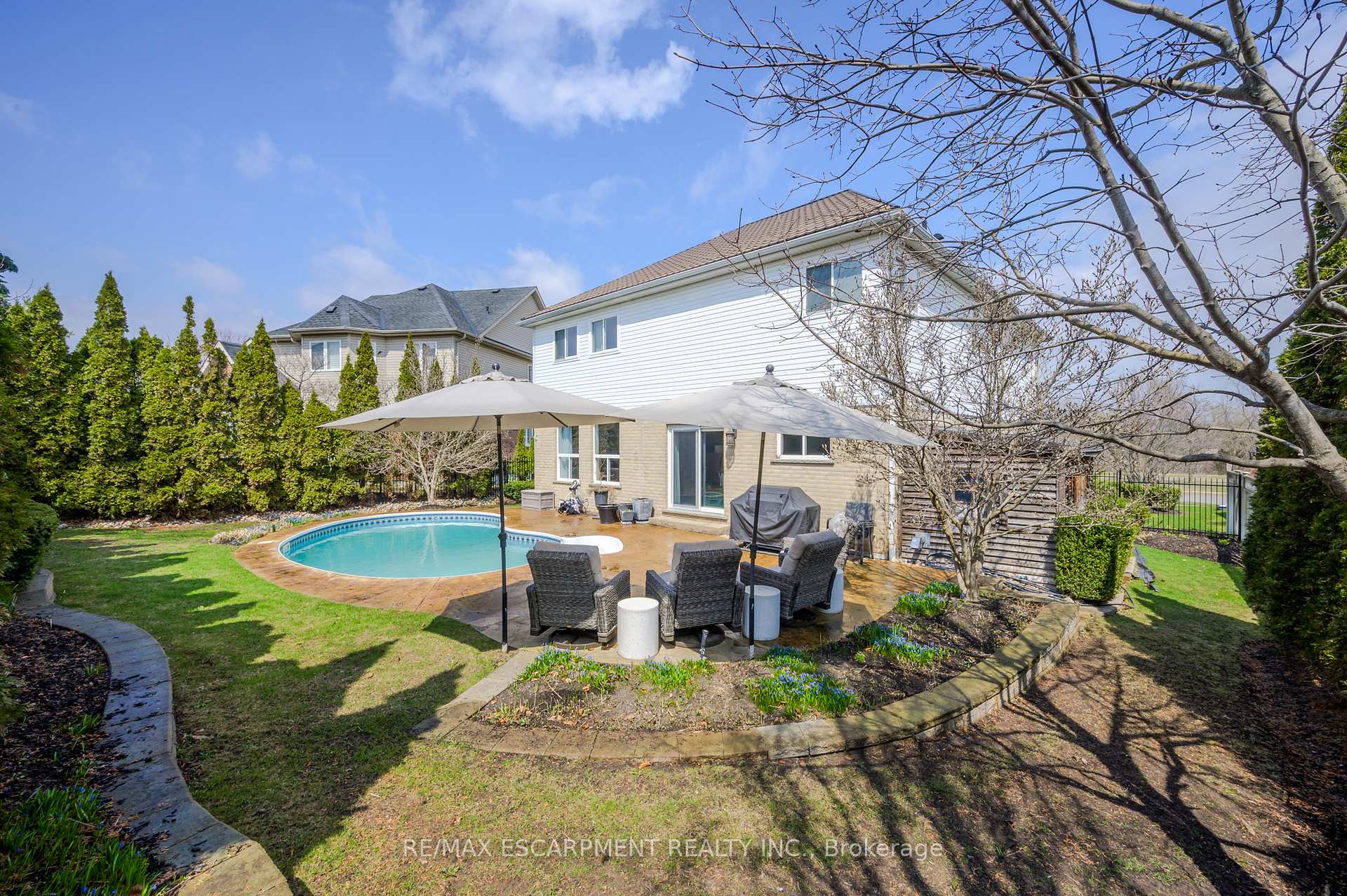 Photo 24 of 15 Buerkle Court, Kitchener — HOMEH