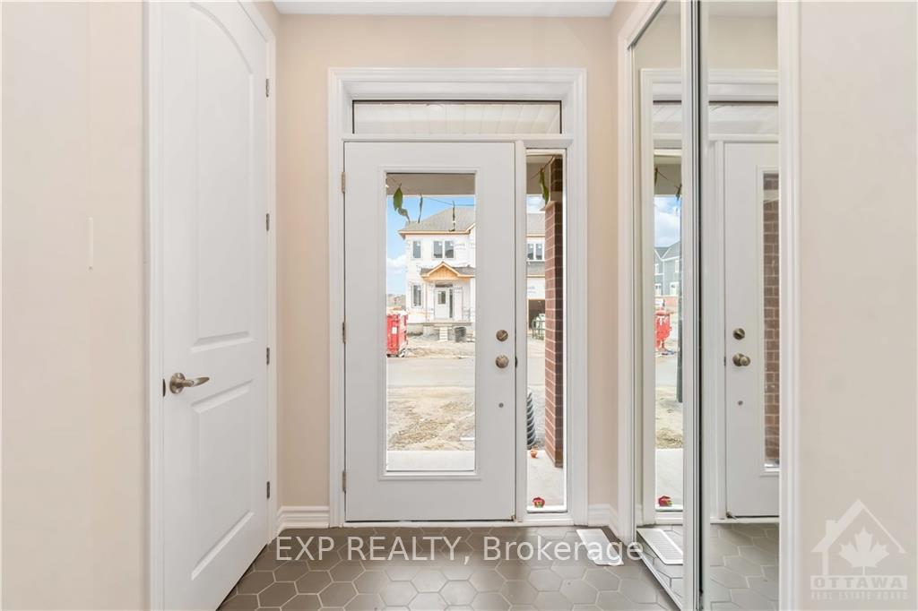 Photo 4 of 240 Surface Lane, Ottawa, Barrhaven - Half Moon Bay — HOMEH