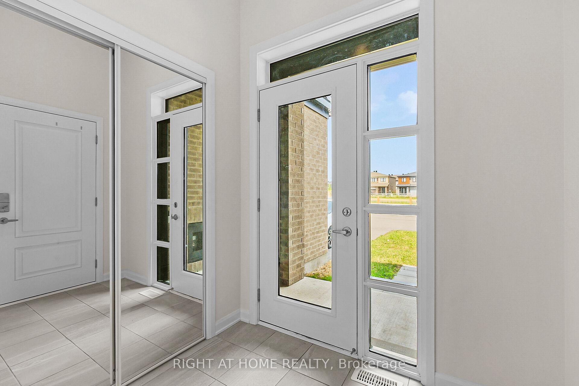 Photo 4 of 958 Athenry Court, Ottawa, Barrhaven - Half Moon Bay — HOMEH