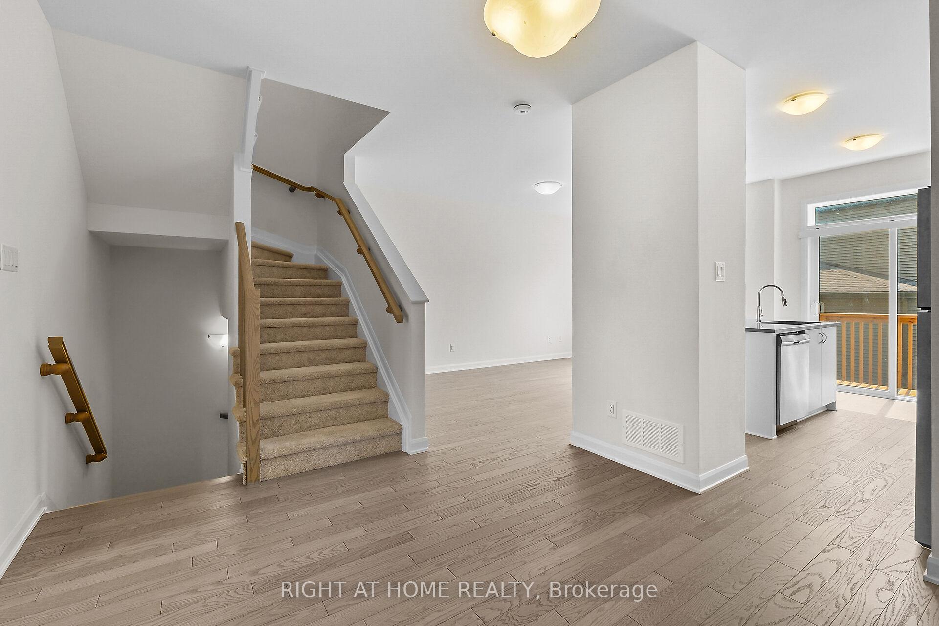 Photo 11 of 958 Athenry Court, Ottawa, Barrhaven - Half Moon Bay — HOMEH