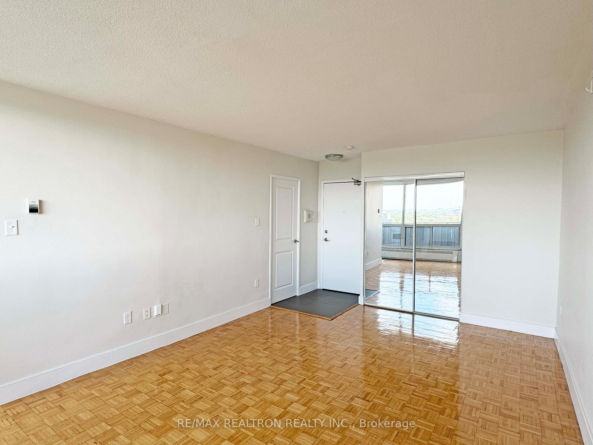 Front of Unit 2312, 666 Spadina Avenue