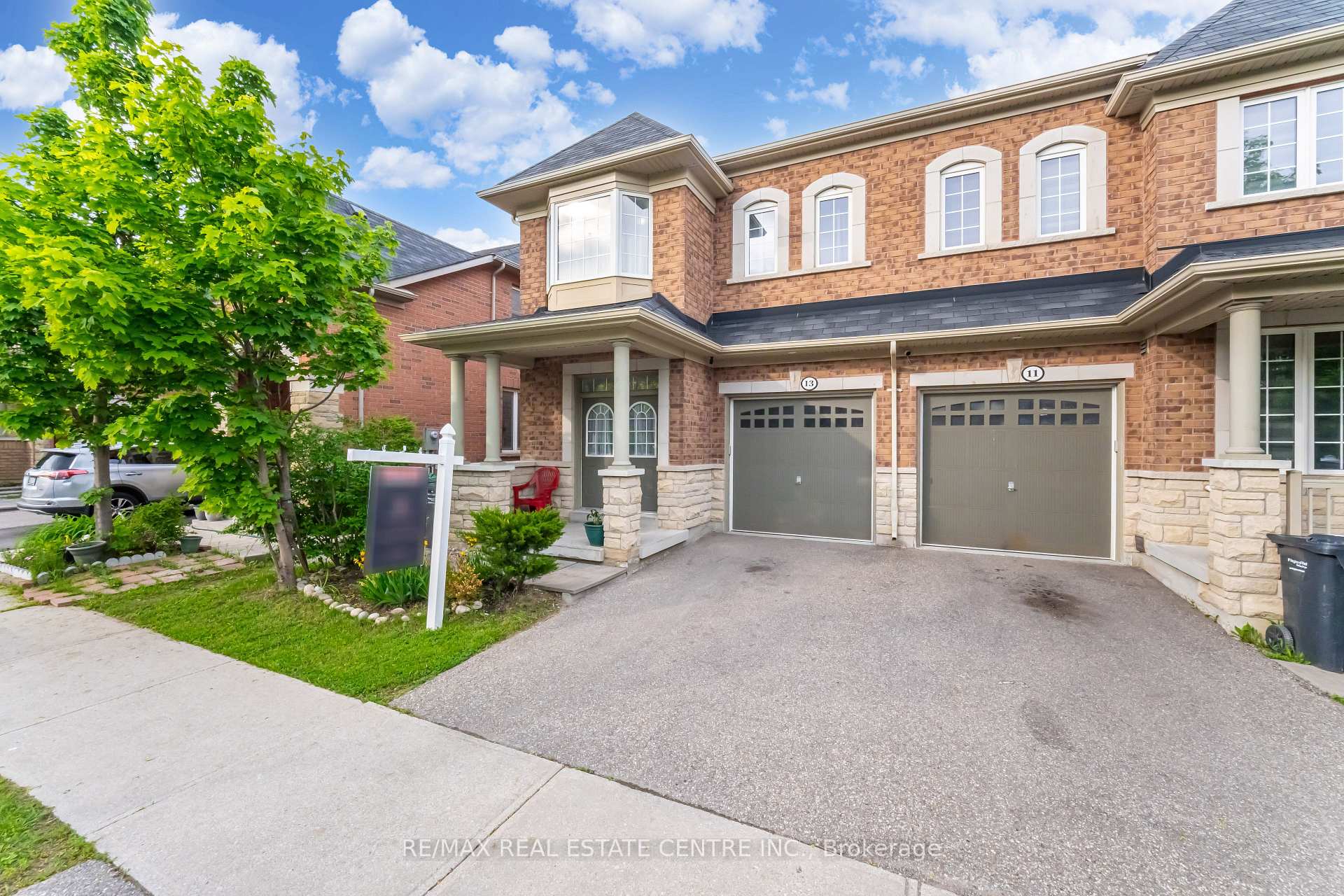 Photo 2 of 13 Loftsmoor Drive, Brampton, Sandringham-Wellington — HOMEH