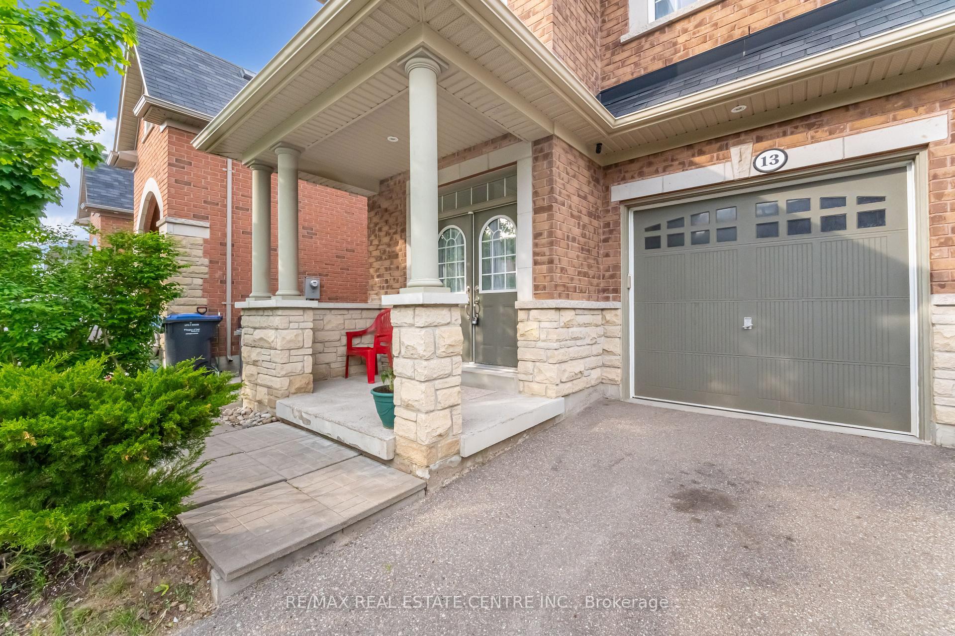 Photo 7 of 13 Loftsmoor Drive, Brampton, Sandringham-Wellington — HOMEH