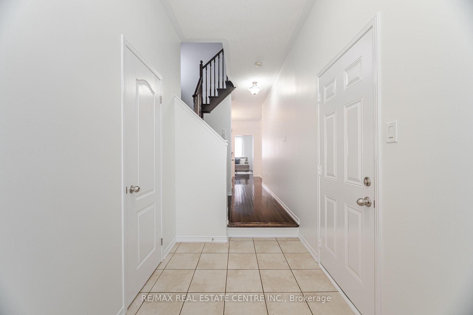 Photo 6 of 13 Loftsmoor Drive, Brampton, Sandringham-Wellington — HOMEH