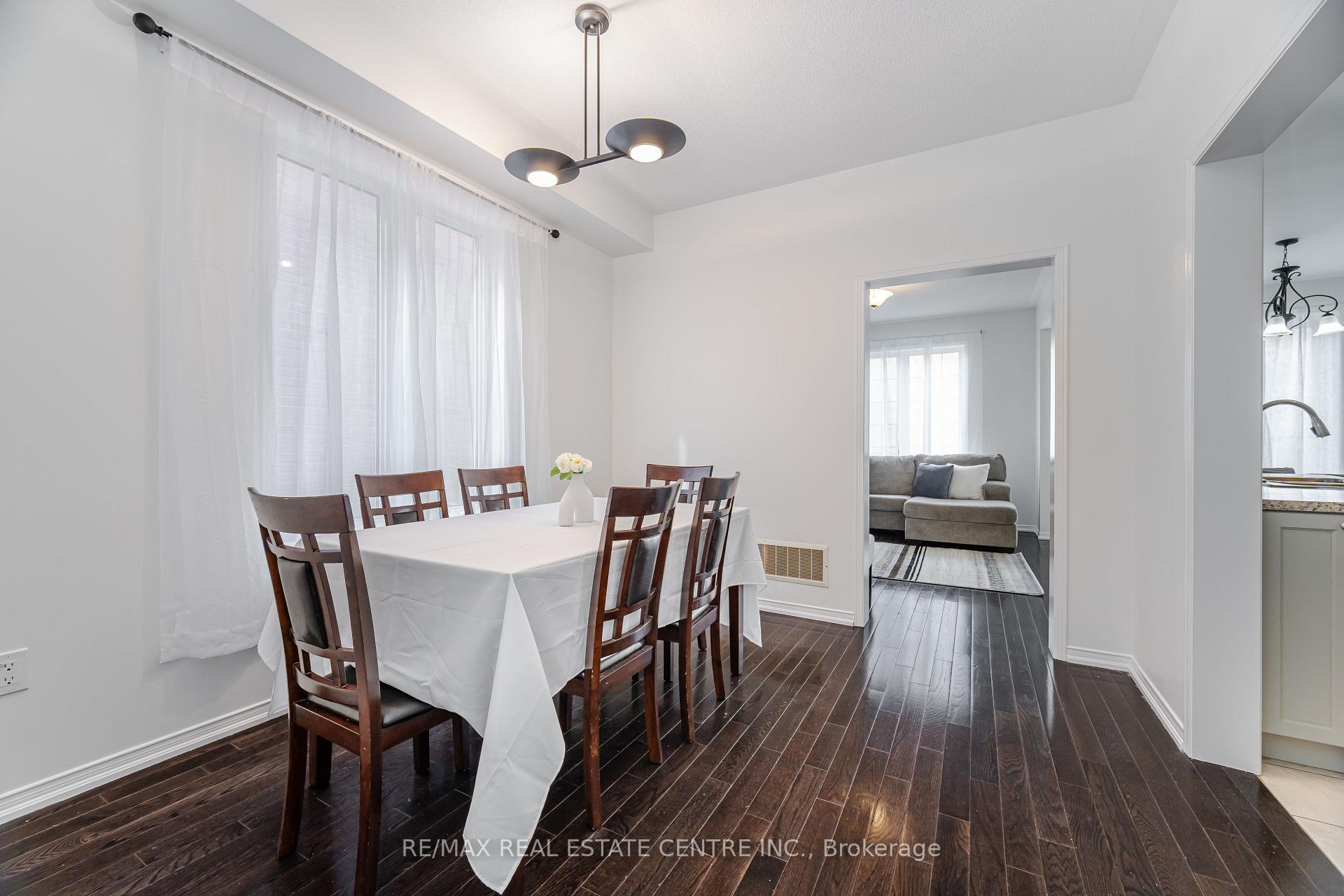 Photo 11 of 13 Loftsmoor Drive, Brampton, Sandringham-Wellington — HOMEH