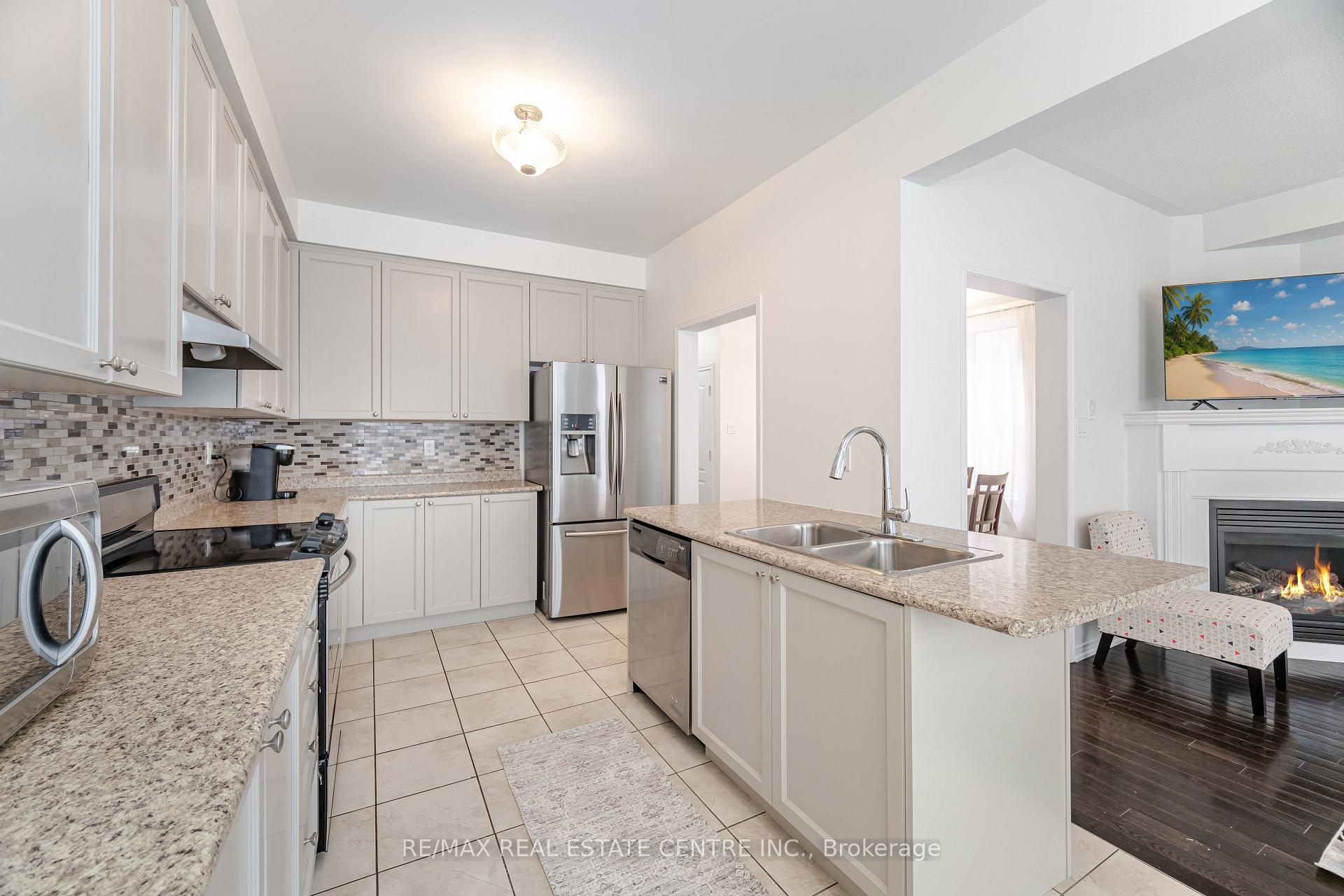 Photo 18 of 13 Loftsmoor Drive, Brampton, Sandringham-Wellington — HOMEH