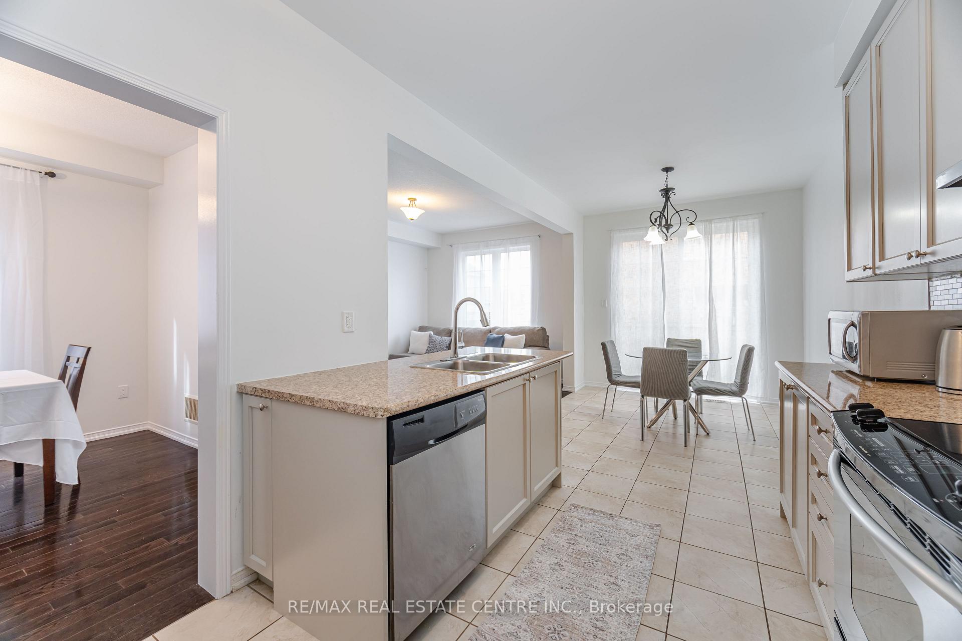 Photo 13 of 13 Loftsmoor Drive, Brampton, Sandringham-Wellington — HOMEH