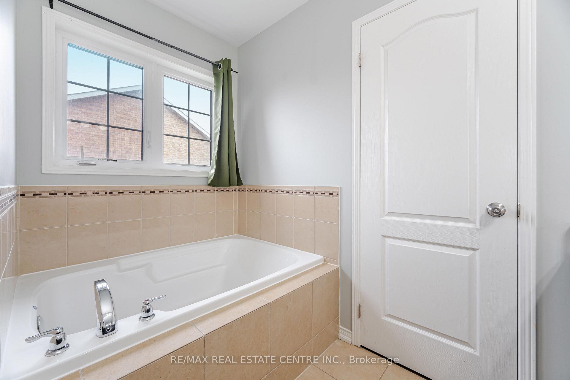 Photo 21 of 13 Loftsmoor Drive, Brampton, Sandringham-Wellington — HOMEH