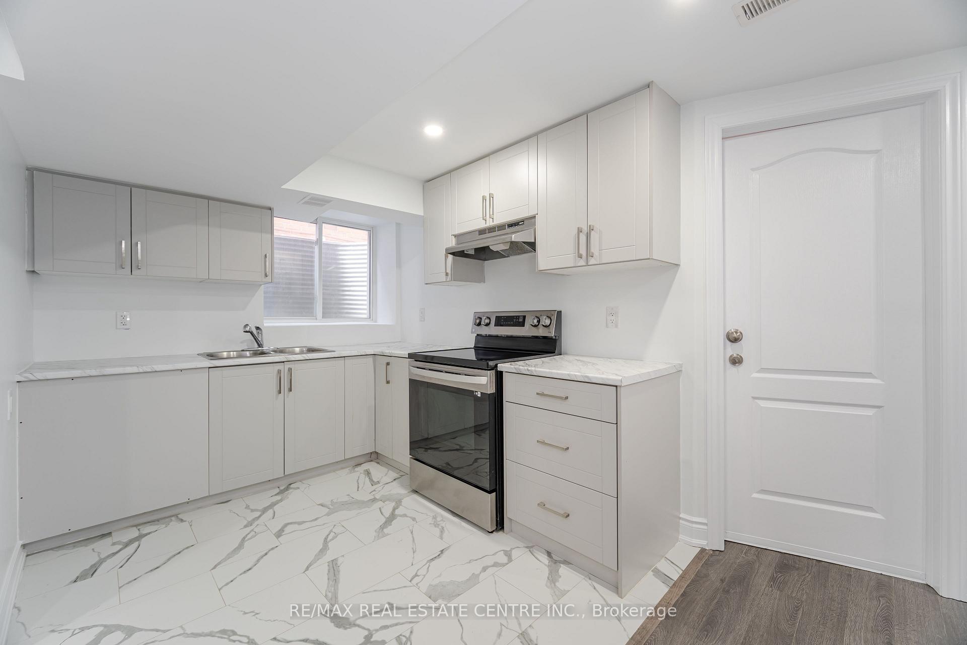 Photo 23 of 13 Loftsmoor Drive, Brampton, Sandringham-Wellington — HOMEH