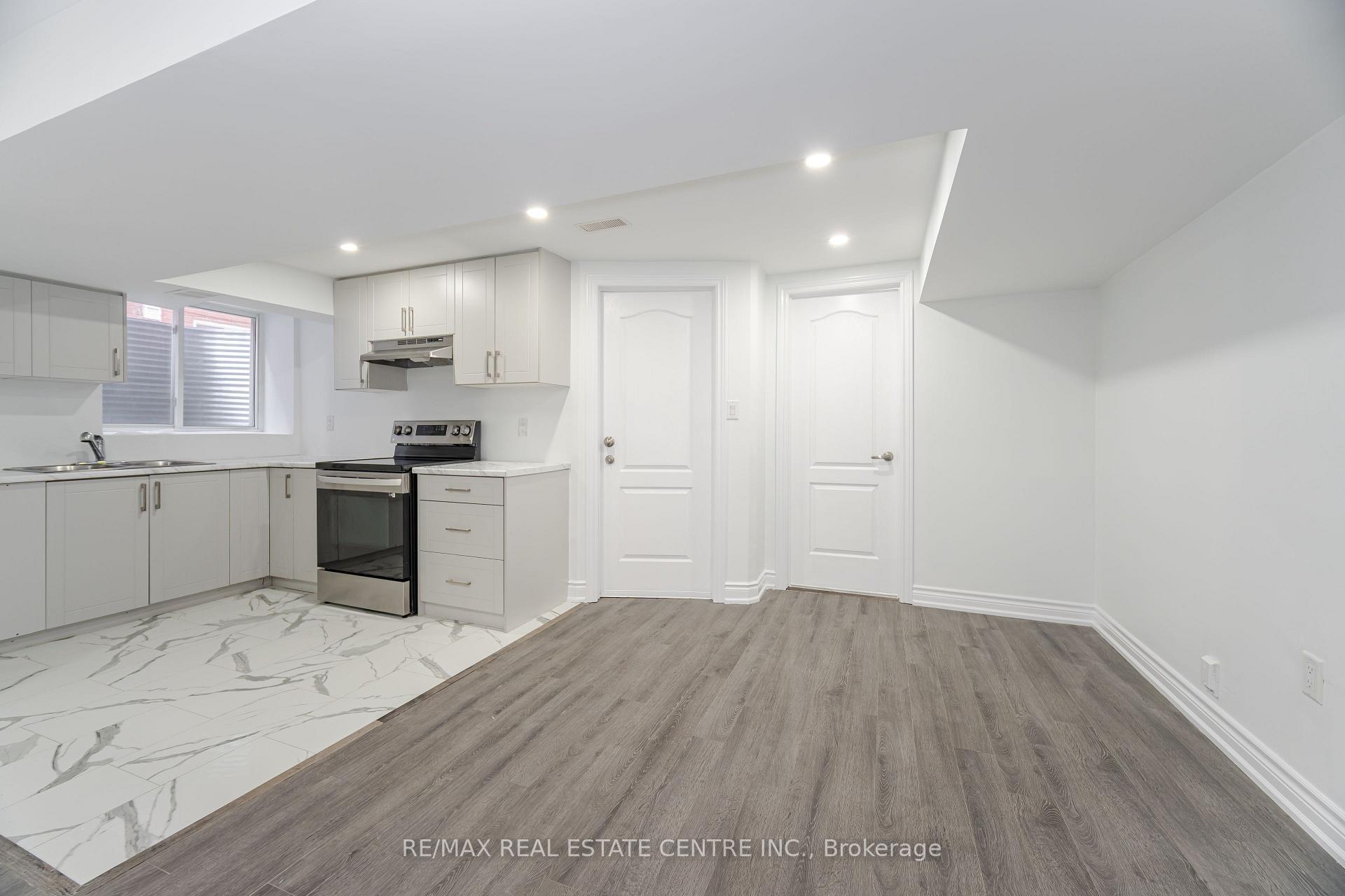 Photo 33 of 13 Loftsmoor Drive, Brampton, Sandringham-Wellington — HOMEH