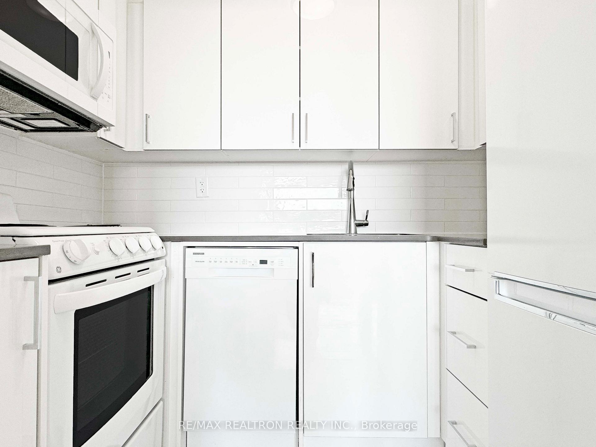 Photo 9 of Unit 2001, 666 Spadina Avenue, Toronto, University — HOMEH