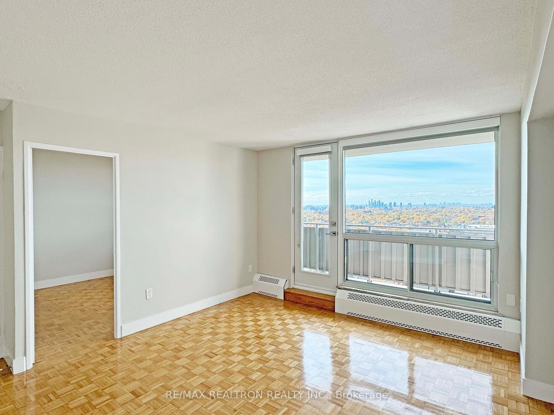 Photo 17 of Unit 2001, 666 Spadina Avenue, Toronto, University — HOMEH