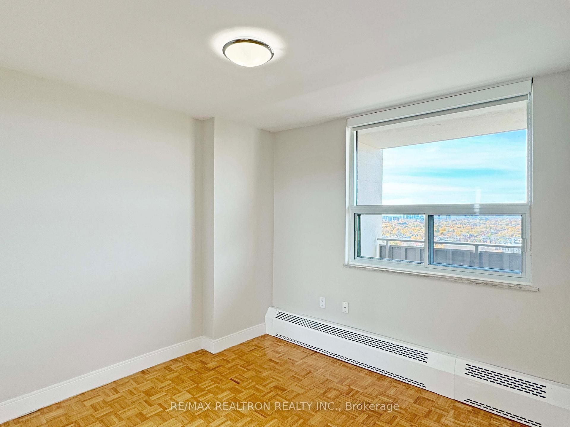 Photo 11 of Unit 2001, 666 Spadina Avenue, Toronto, University — HOMEH