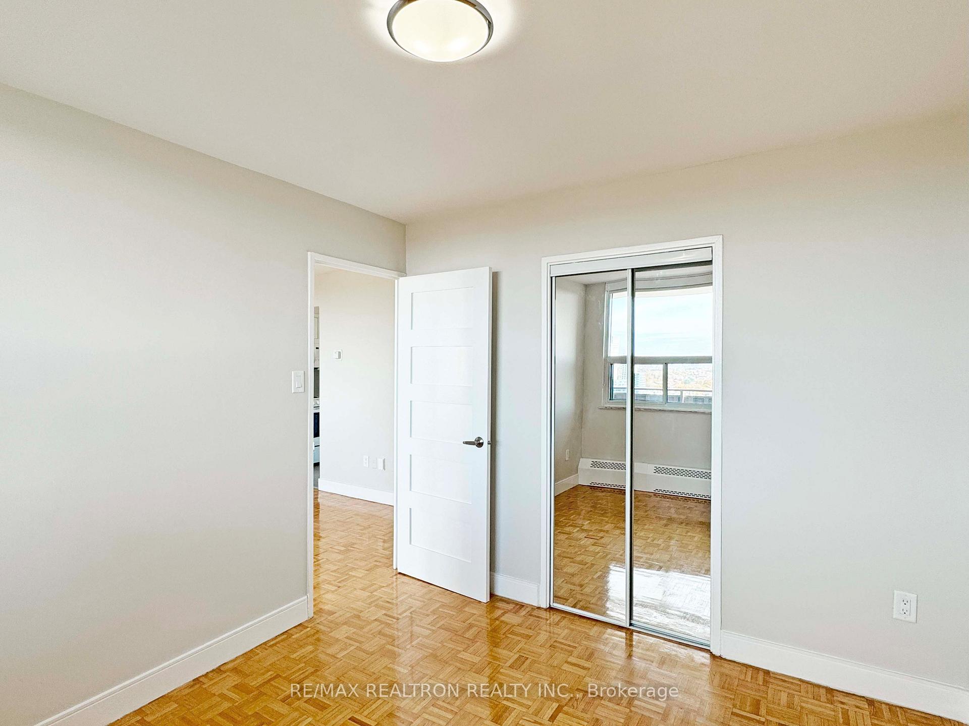 Photo 14 of Unit 2001, 666 Spadina Avenue, Toronto, University — HOMEH
