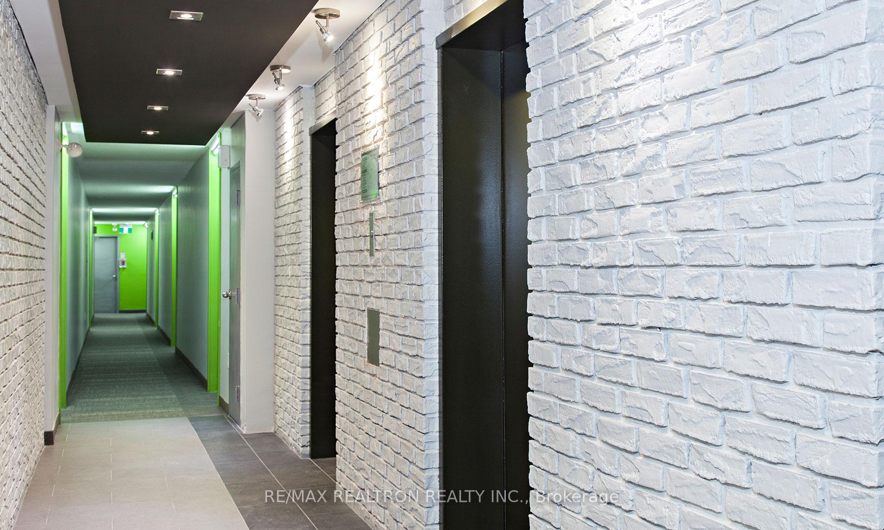 Photo 2 of Unit 2001, 666 Spadina Avenue, Toronto, University — HOMEH