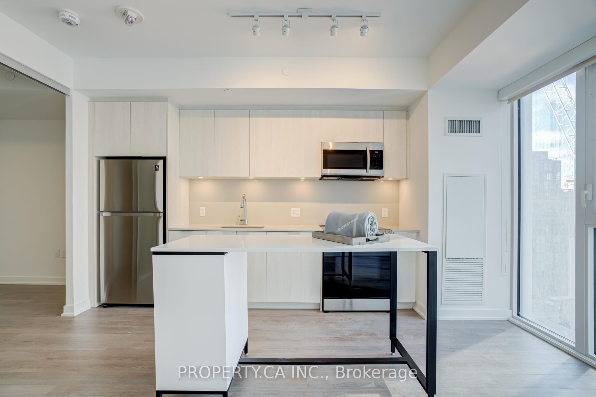 Photo 3 of Unit 801, 357 King Street W, Toronto, Waterfront Communities — HOMEH