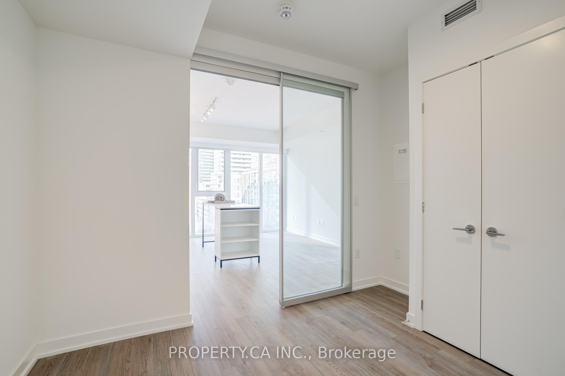 Photo 6 of Unit 801, 357 King Street W, Toronto, Waterfront Communities — HOMEH