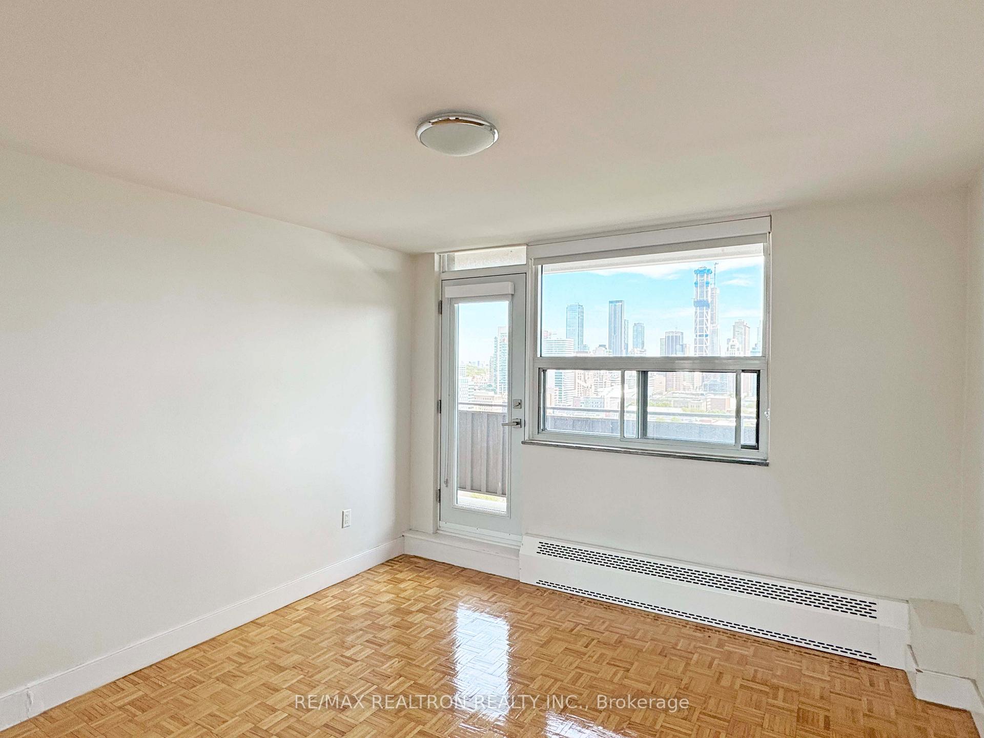 Photo 2 of Unit PH4, 666 Spadina Avenue, Toronto, University — HOMEH