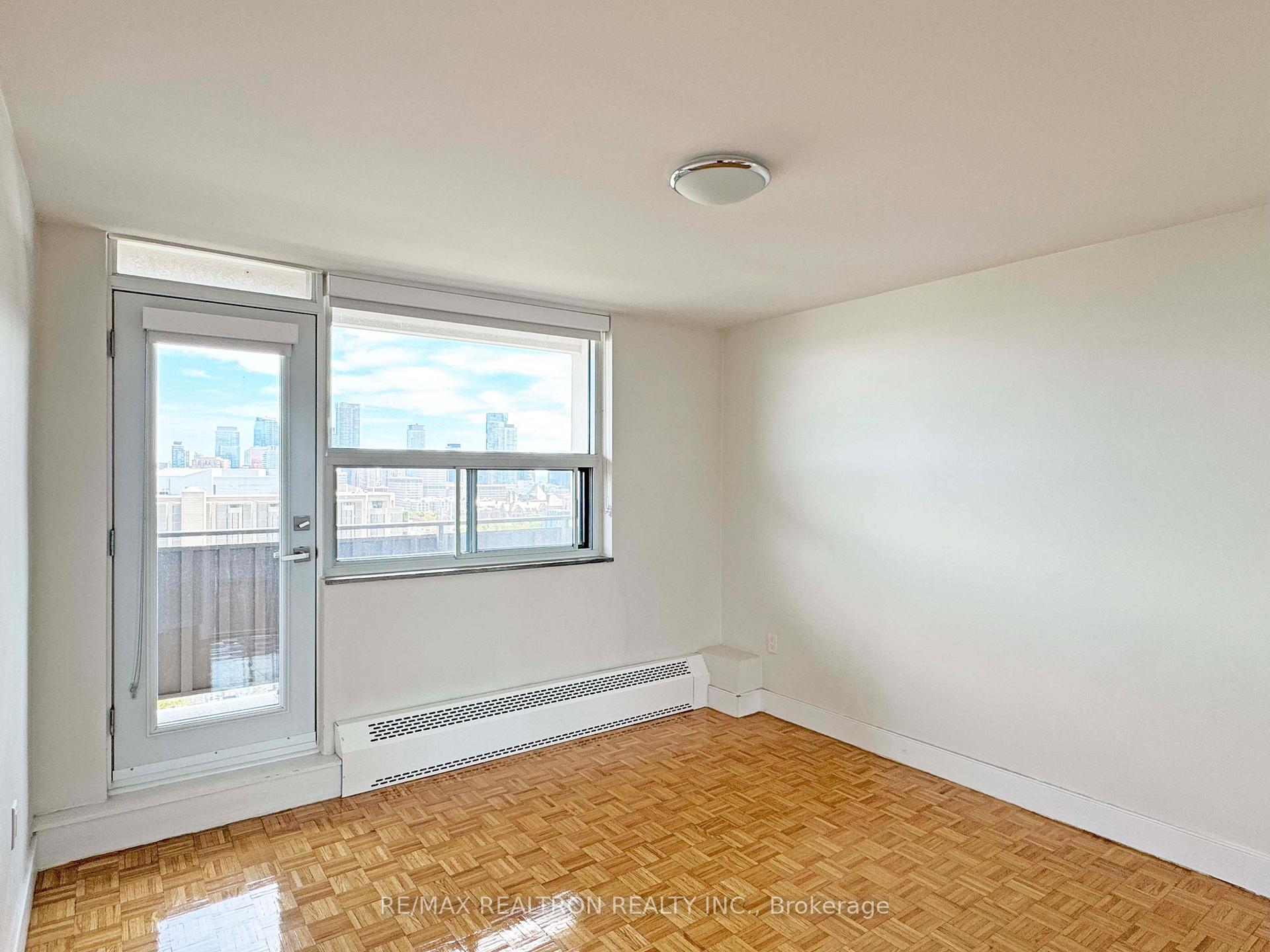 Photo 5 of Unit PH4, 666 Spadina Avenue, Toronto, University — HOMEH