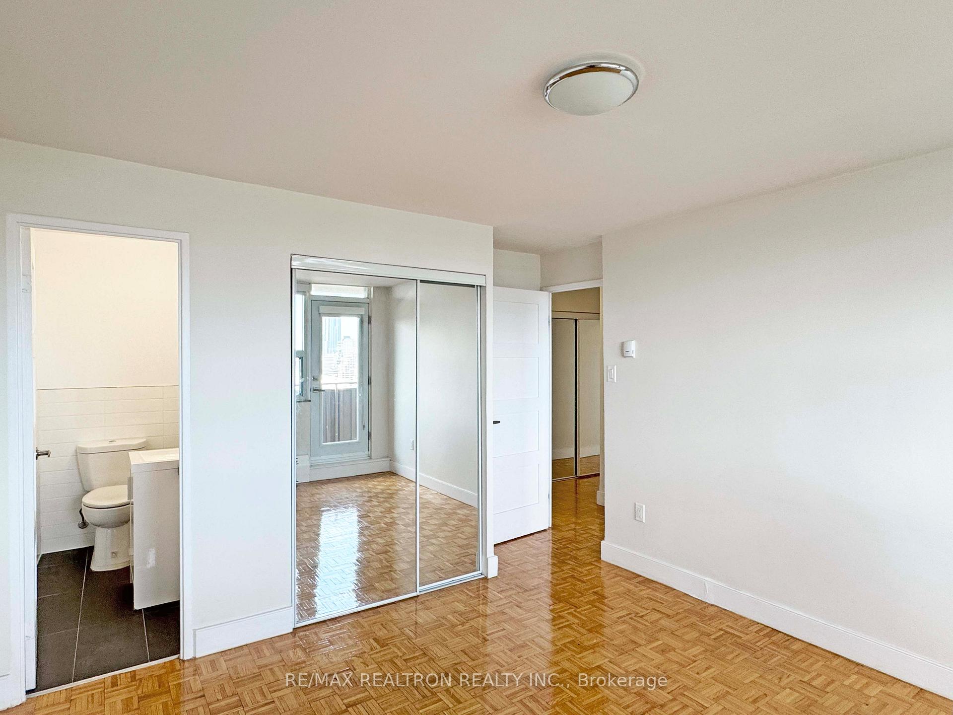 Photo 17 of Unit PH4, 666 Spadina Avenue, Toronto, University — HOMEH