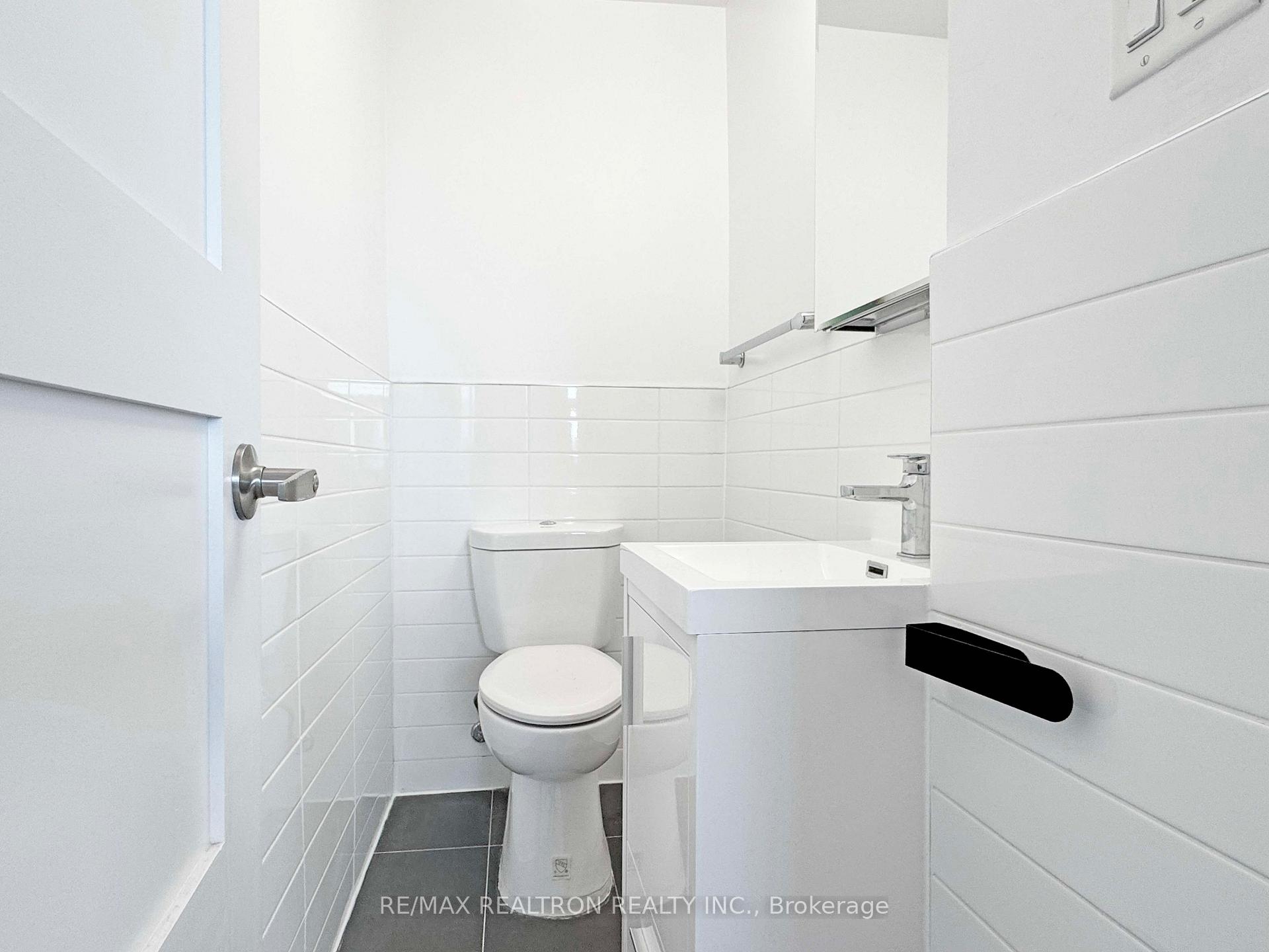 Photo 4 of Unit PH4, 666 Spadina Avenue, Toronto, University — HOMEH