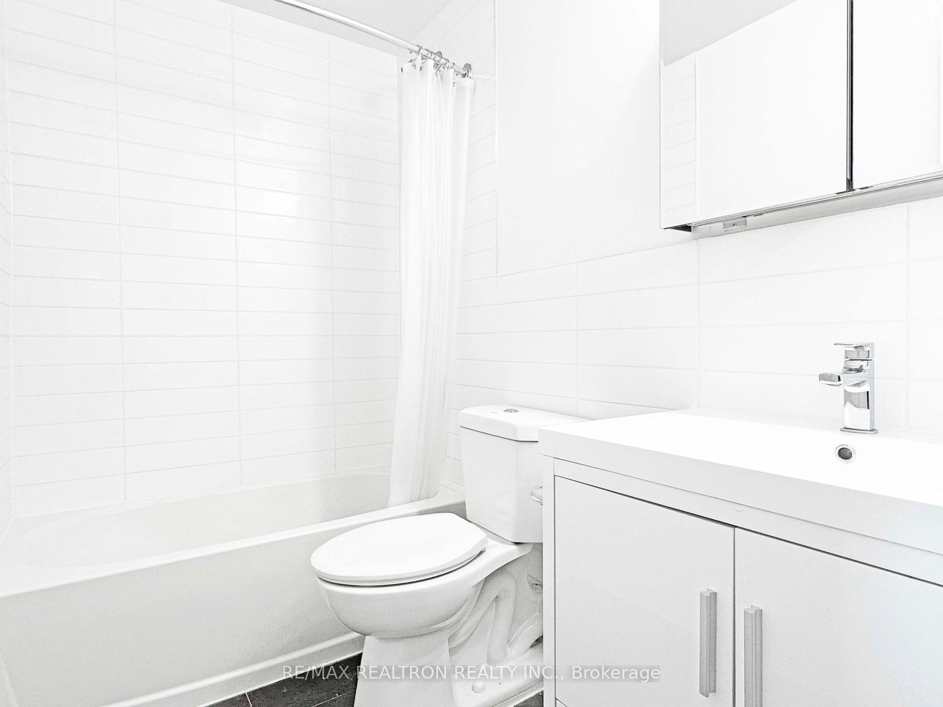 Photo 10 of Unit PH4, 666 Spadina Avenue, Toronto, University — HOMEH