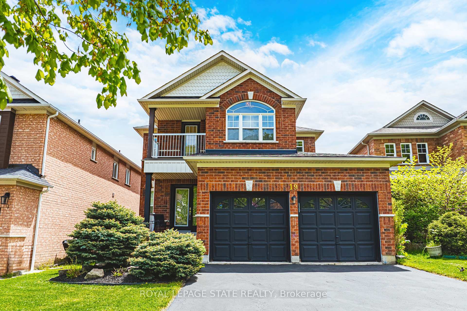 Photo 1 of 19 Gwyn Court, Hamilton, Dundas — HOMEH