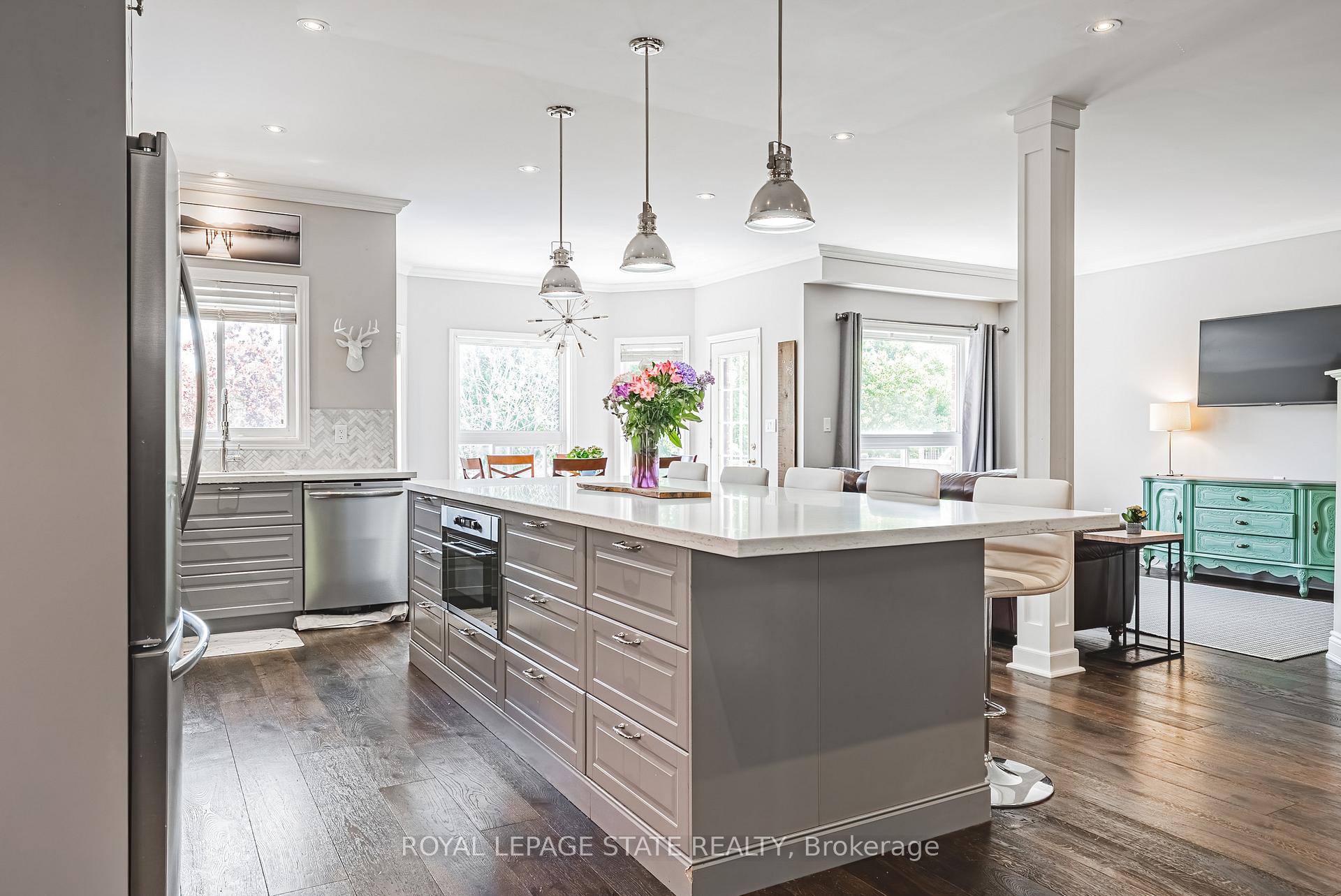 Photo 5 of 19 Gwyn Court, Hamilton, Dundas — HOMEH