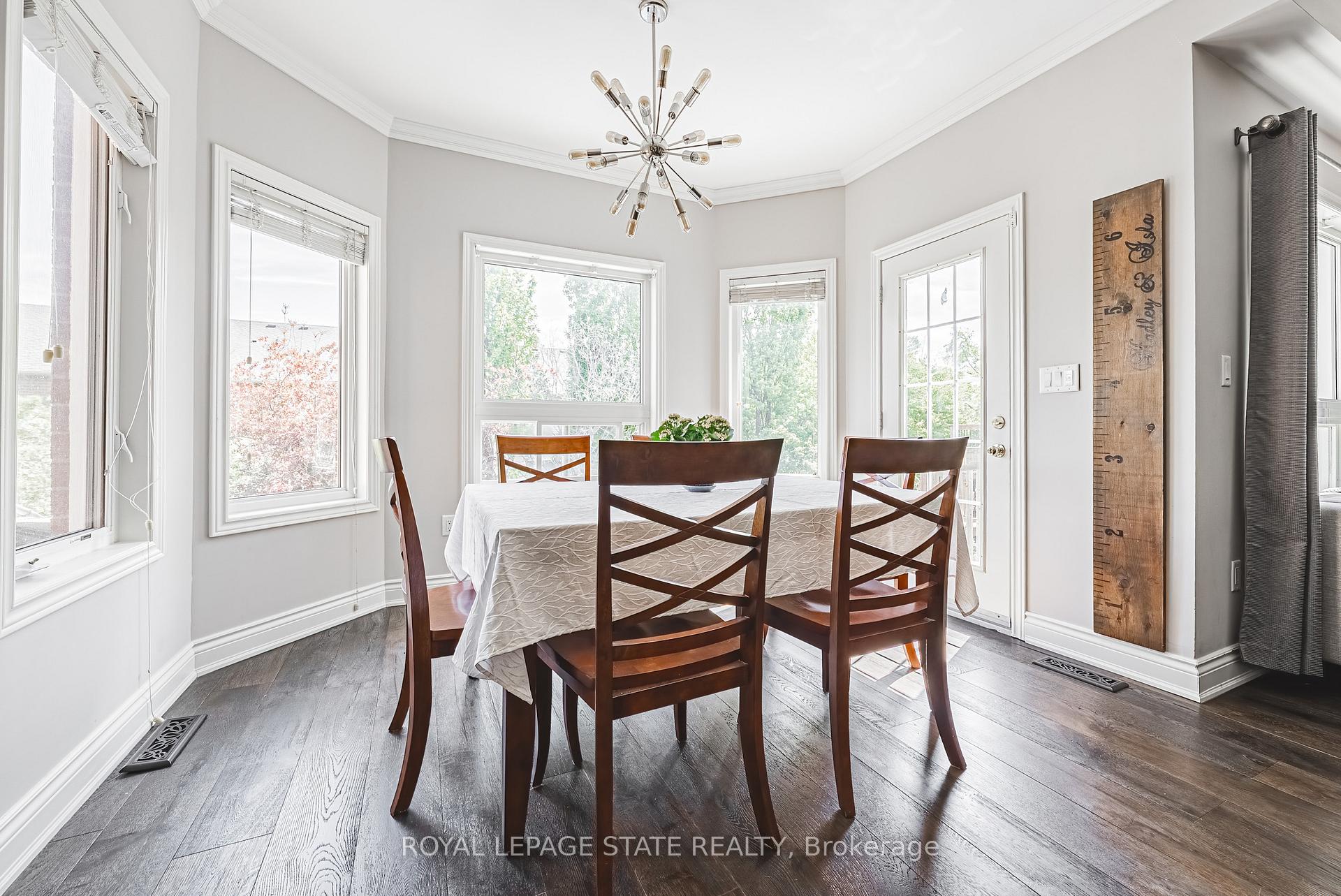 Photo 4 of 19 Gwyn Court, Hamilton, Dundas — HOMEH