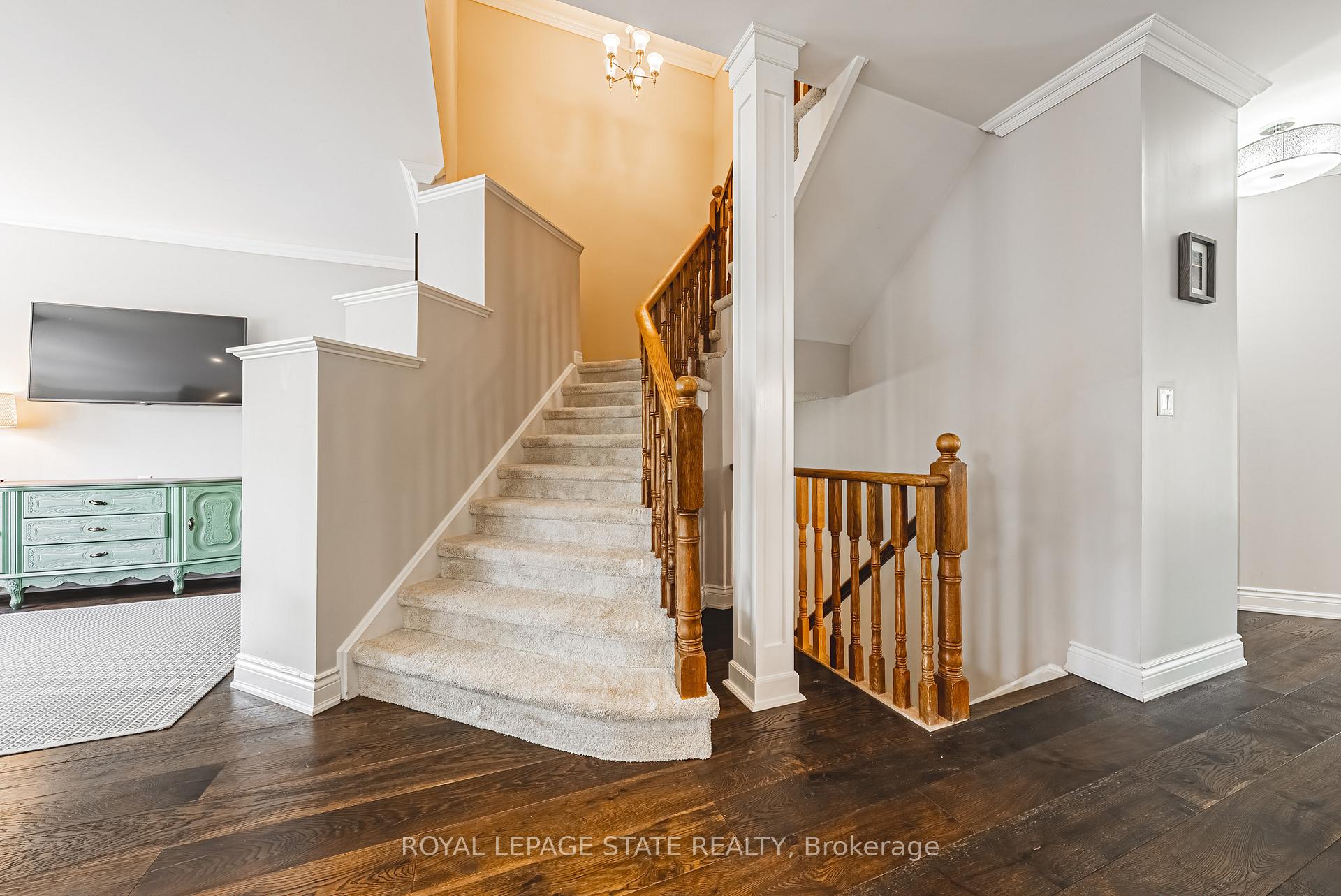 Photo 13 of 19 Gwyn Court, Hamilton, Dundas — HOMEH