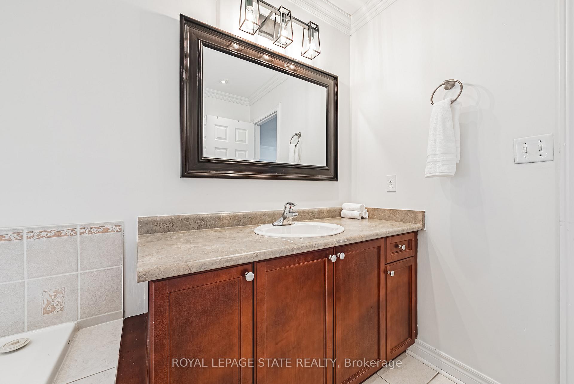 Photo 21 of 19 Gwyn Court, Hamilton, Dundas — HOMEH