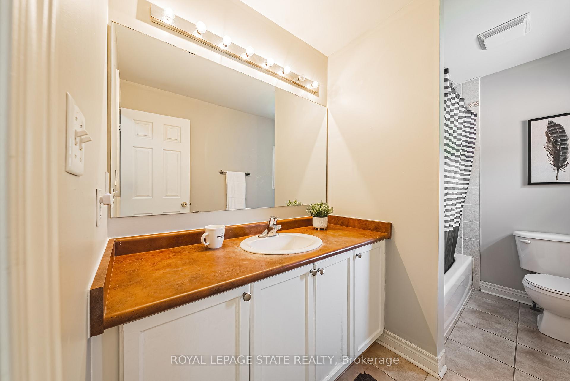 Photo 10 of 19 Gwyn Court, Hamilton, Dundas — HOMEH