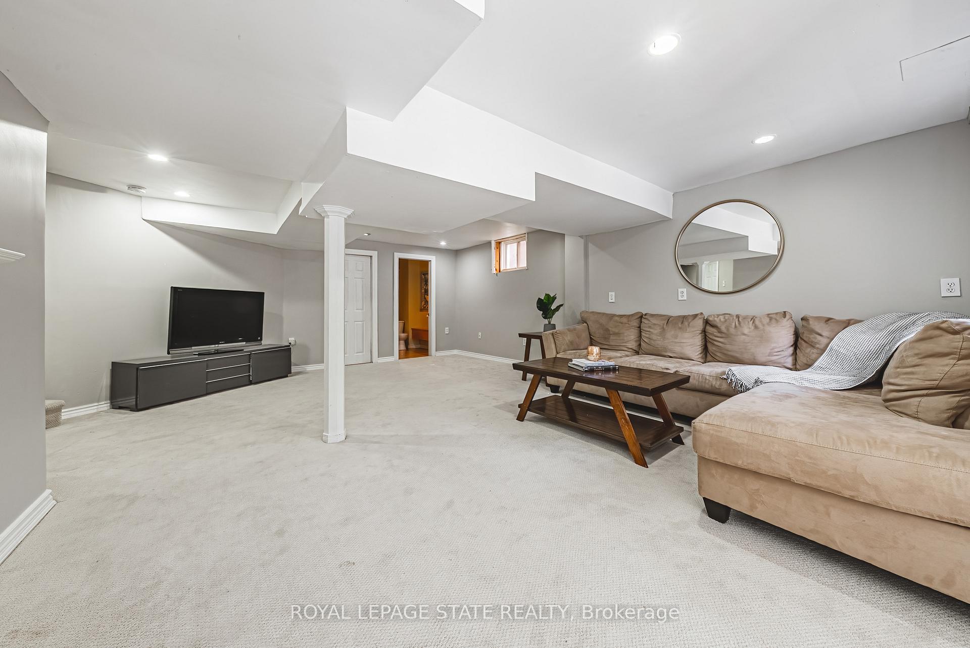 Photo 17 of 19 Gwyn Court, Hamilton, Dundas — HOMEH