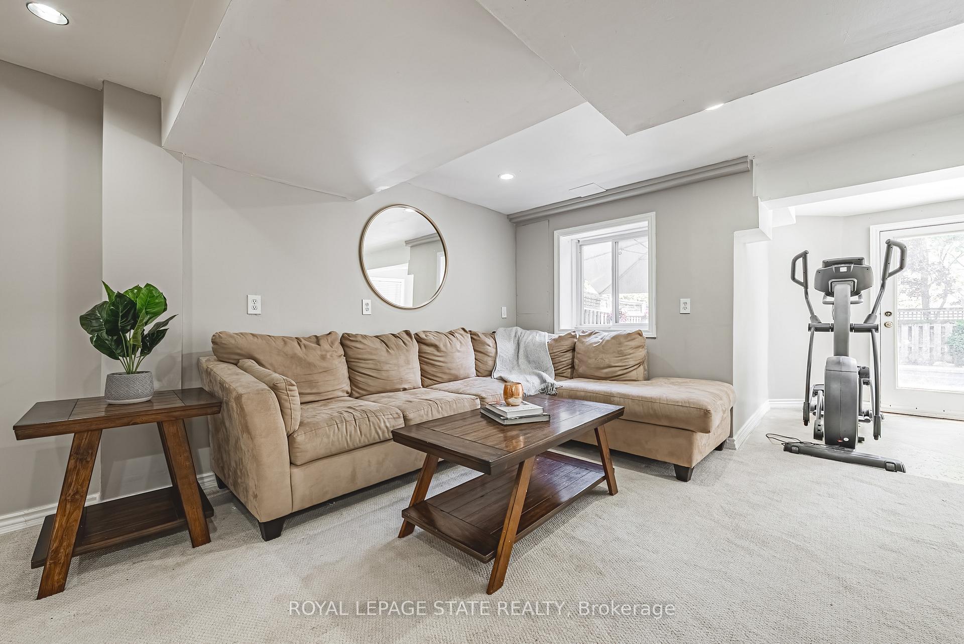 Photo 15 of 19 Gwyn Court, Hamilton, Dundas — HOMEH