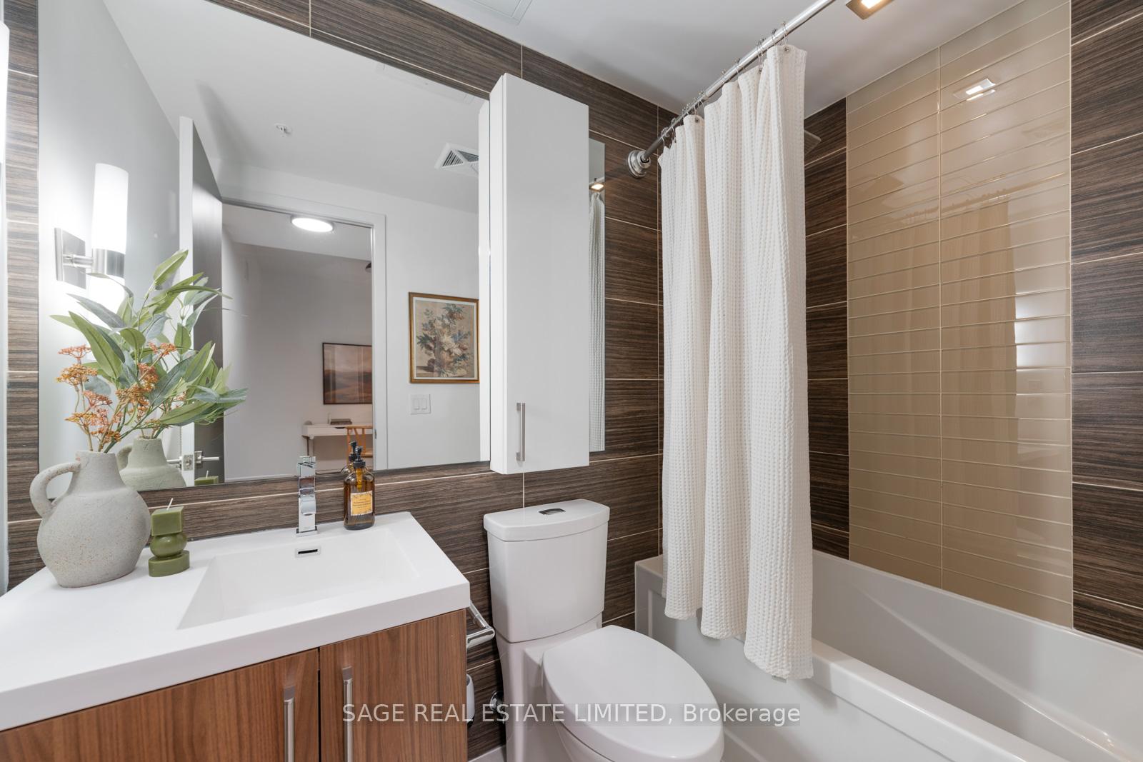 Photo 9 of Unit 204, 39 Sherbourne Street, Toronto, Moss Park — HOMEH