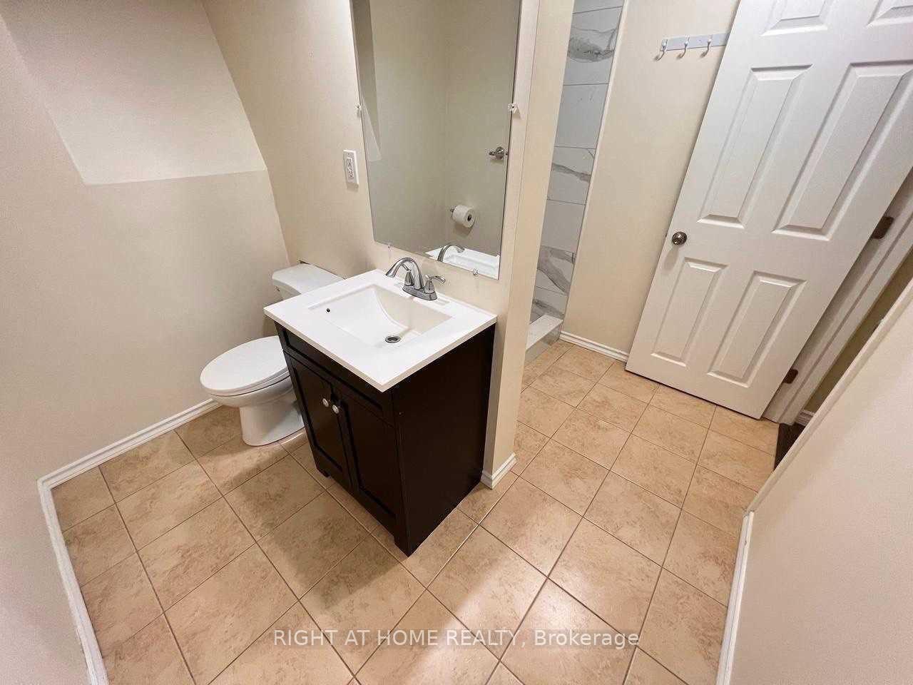 Photo 2 of 54 Limeridge (Basement) Street, Aurora, Bayview Wellington — HOMEH