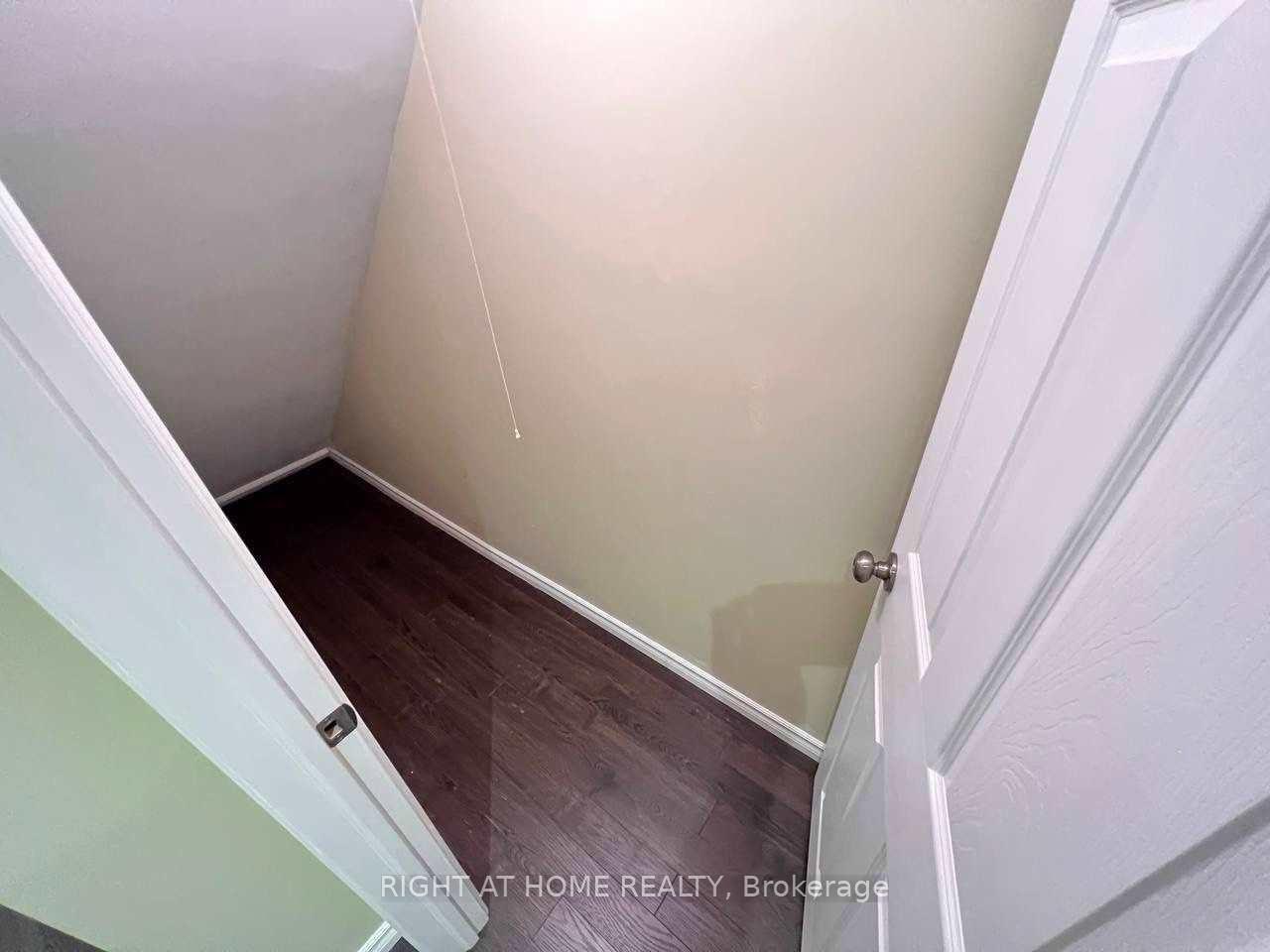 Photo 9 of 54 Limeridge (Basement) Street, Aurora, Bayview Wellington — HOMEH