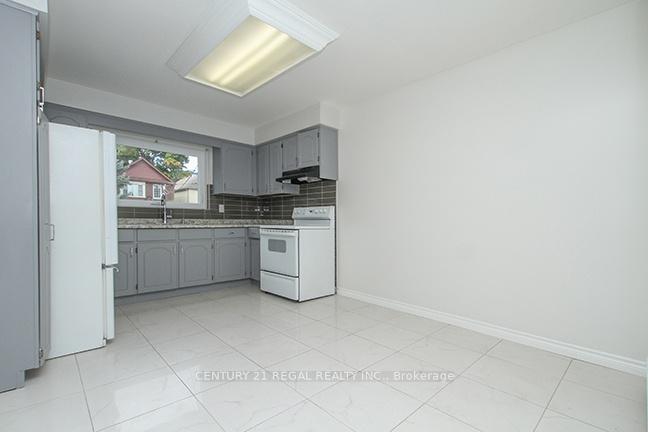 Photo 11 of 73 Osborne Avenue, Toronto, East End-Danforth — HOMEH
